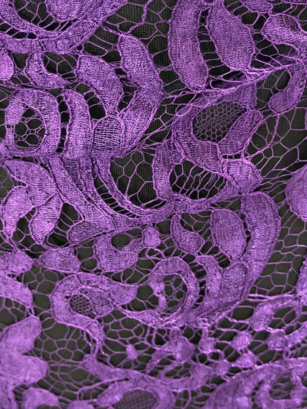 Violette italienische Spitze - P883