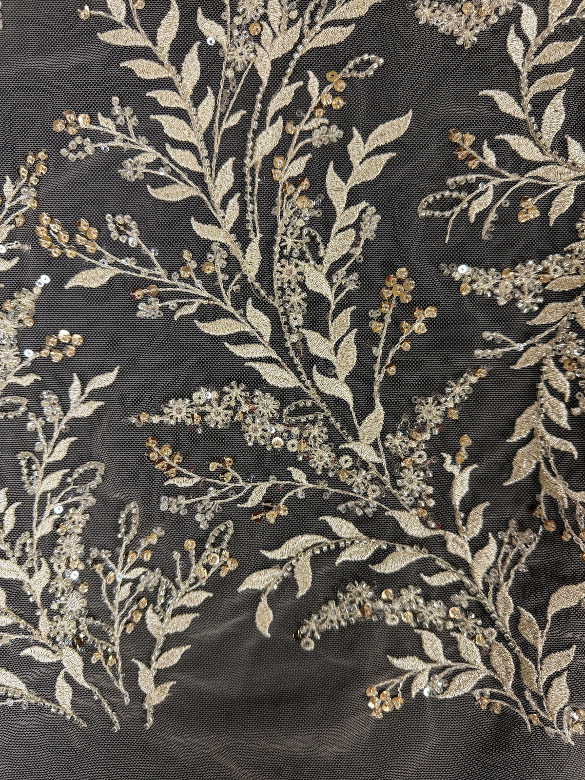 Hautfarbener/goldener, bestickter Tüll mit Perlen - EB1086