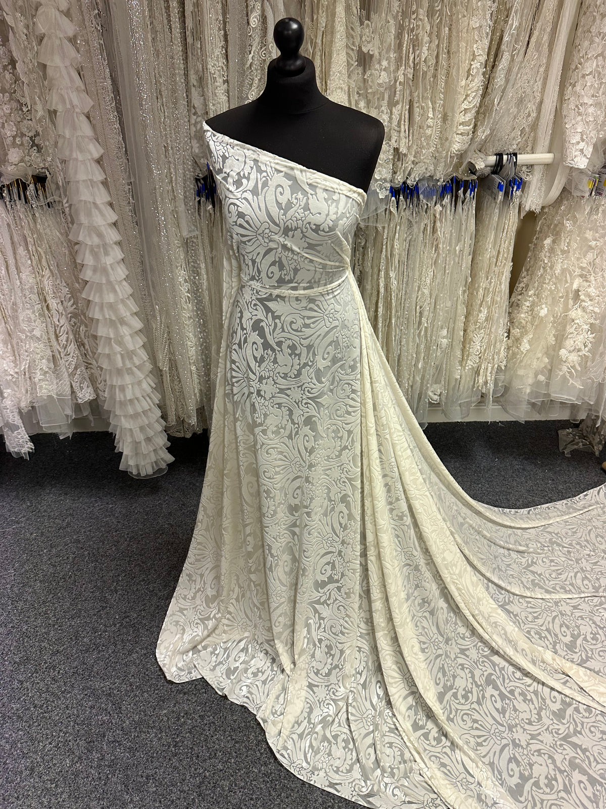 Elfenbeinfarbener Samt-Ausbrenner - Zellstoff