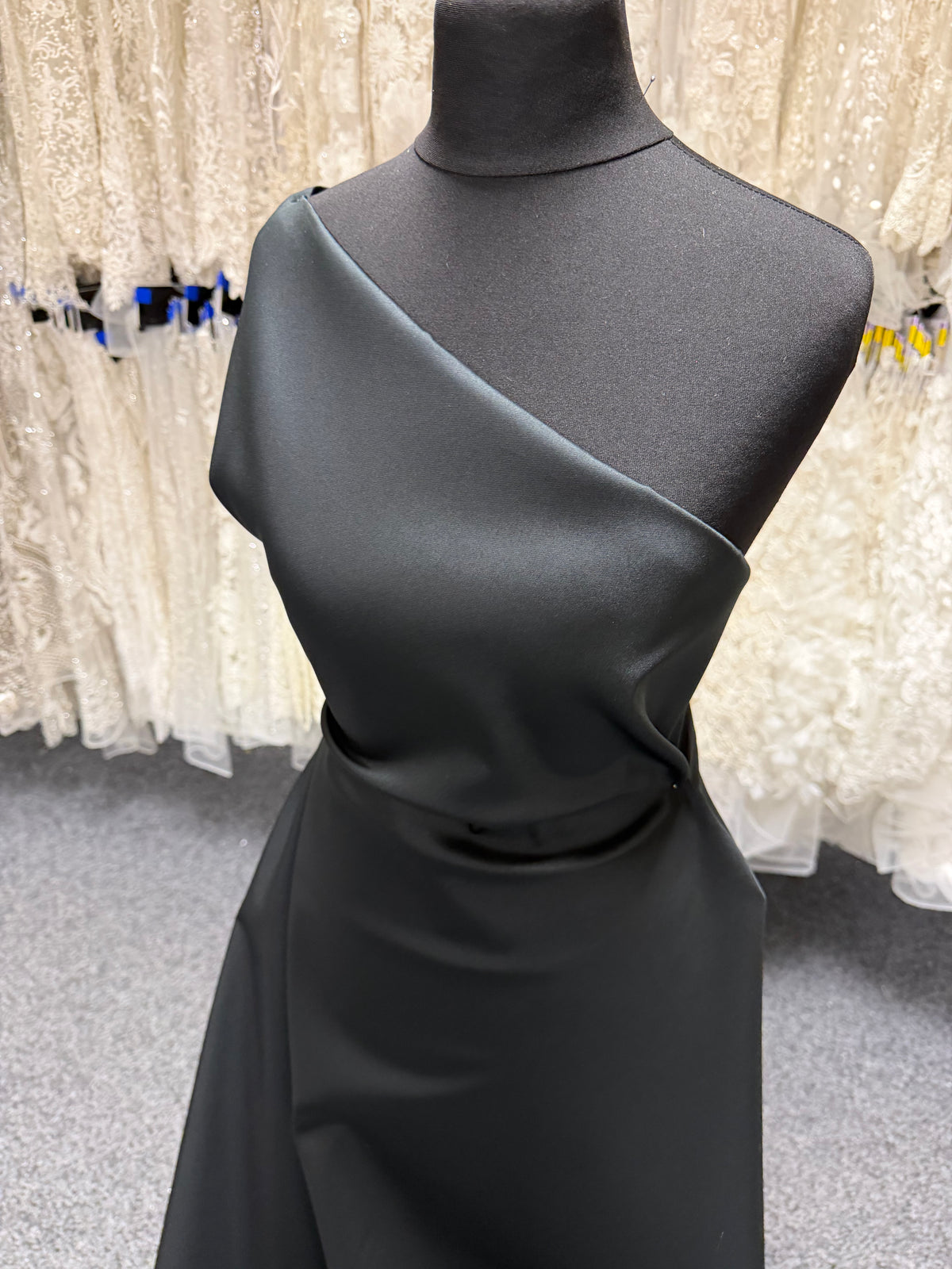 Schwarzer Seidenmisch-Soft-Mikado – P608