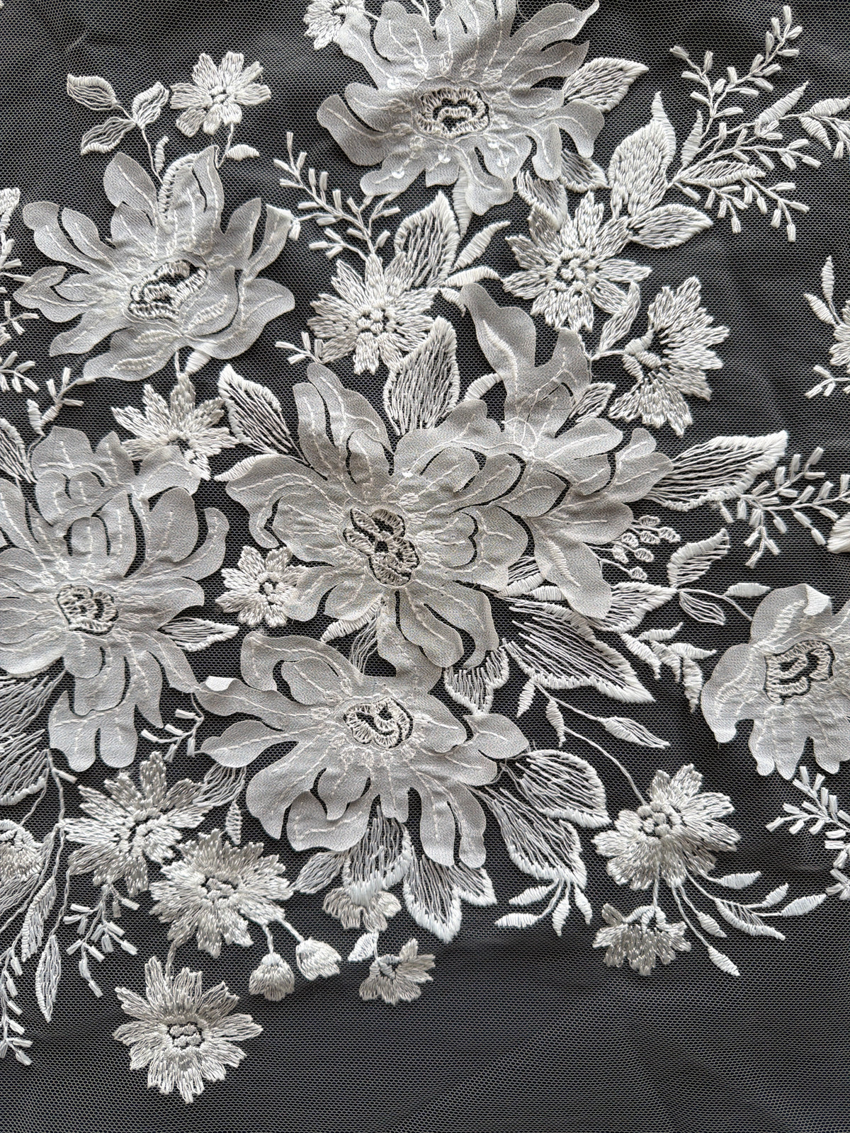 Elfenbeinfarbene Paillettenstickerei-Spitze - EB3041