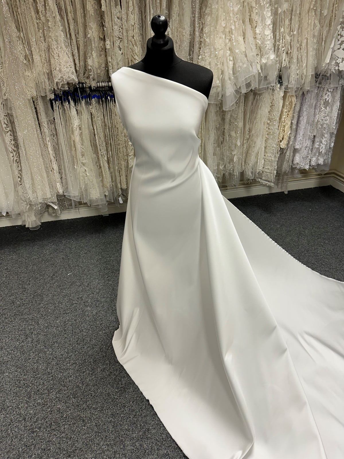 Elfenbeinfarbenes Polyester-Mikado – Freedom