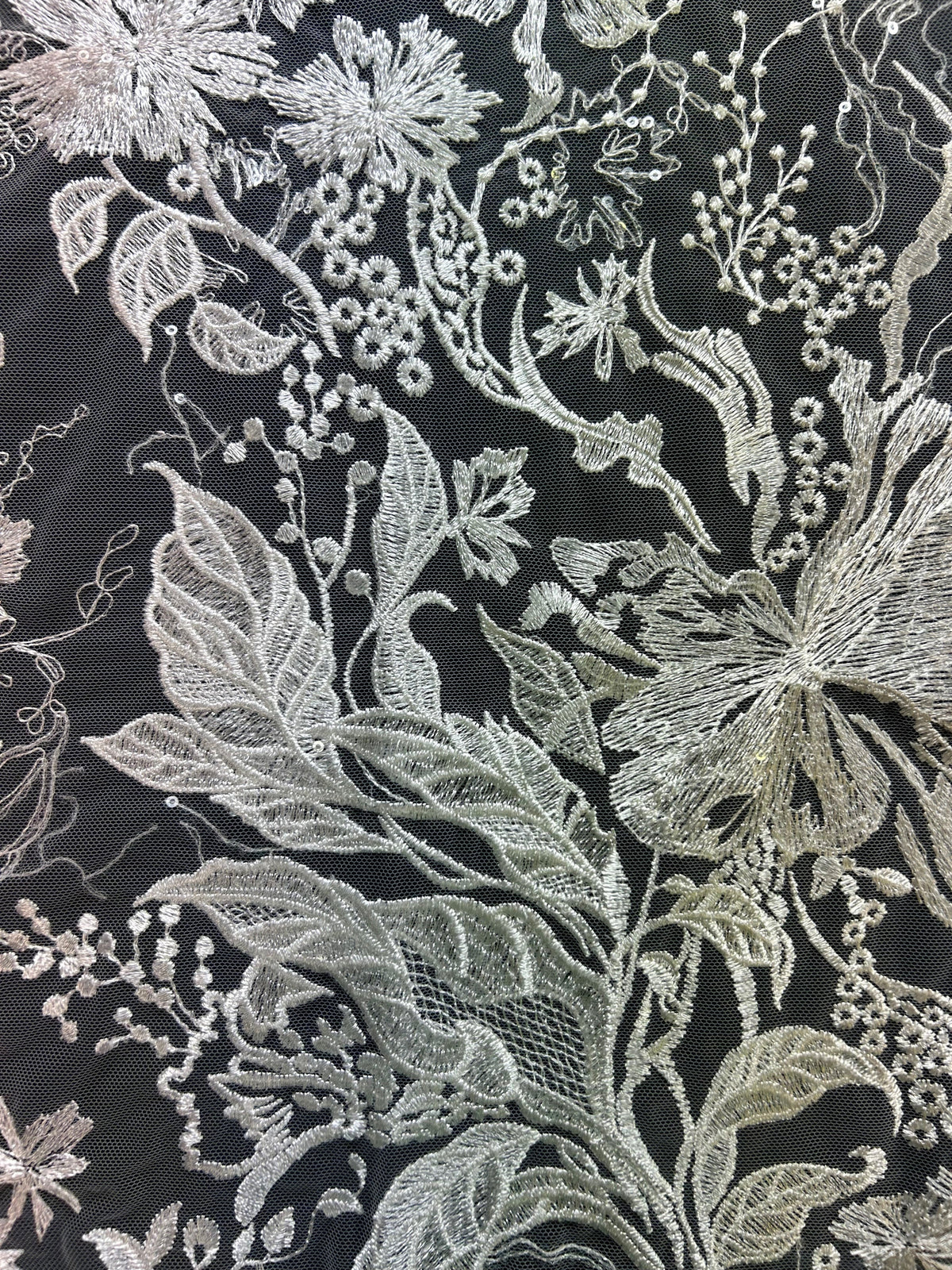 Elfenbeinfarbene bestickte Spitze – Abeni