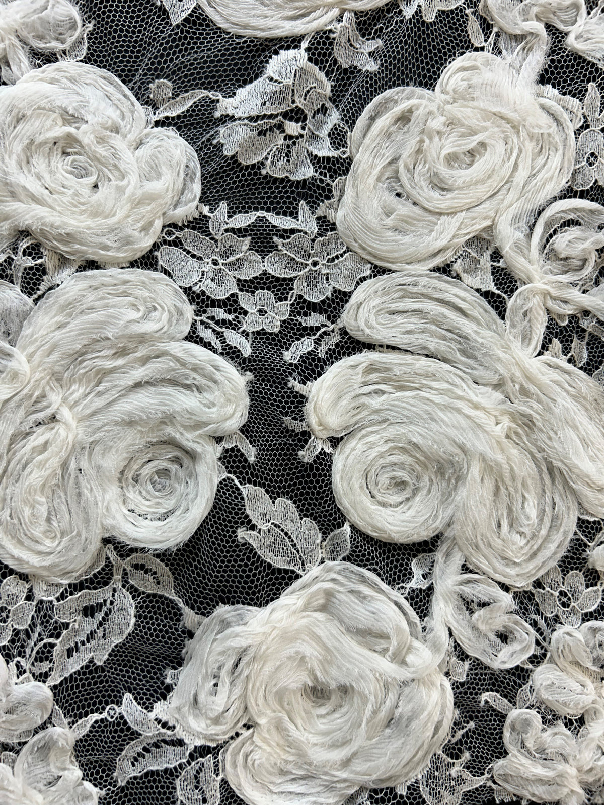 Elfenbeinfarbene Chantilly-Spitze – Abra