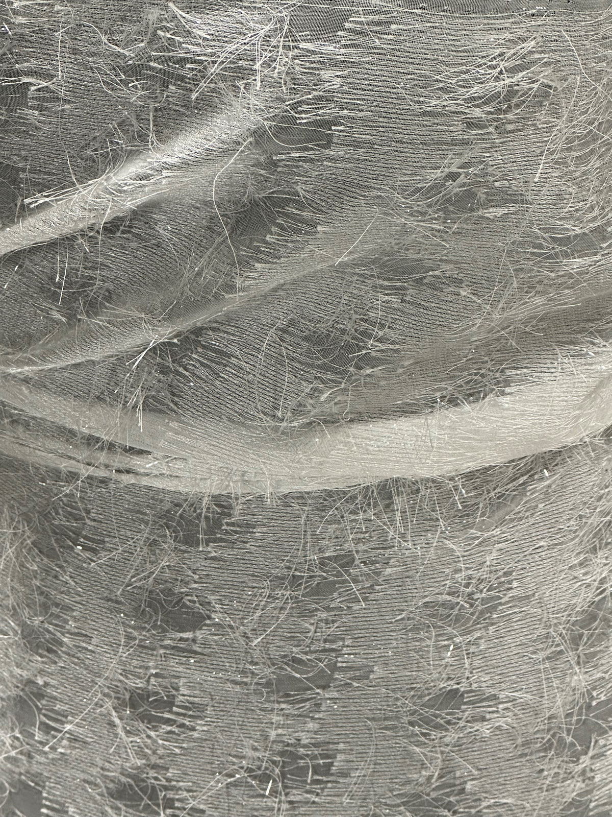 Elfenbeinfarbener, schimmernder Quastenstoff - Zuneigung