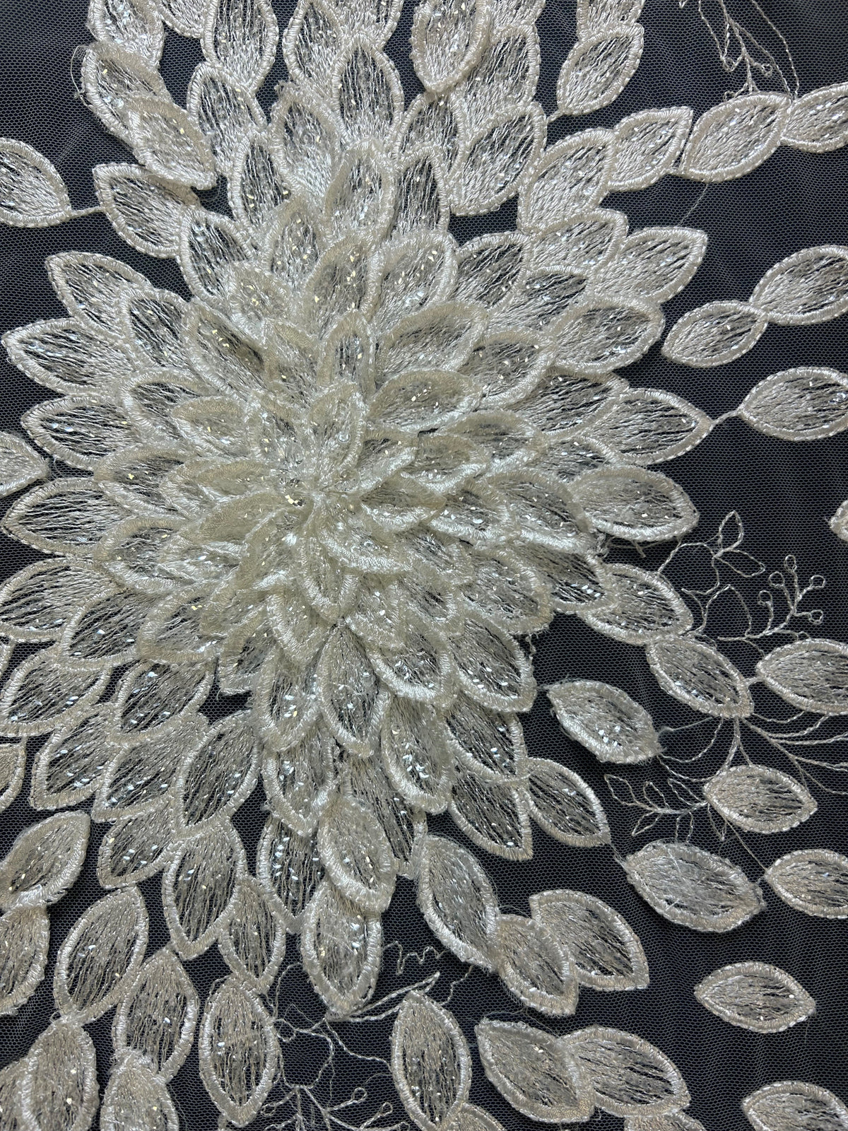 Elfenbeinfarbene bestickte Spitze – Ainslee