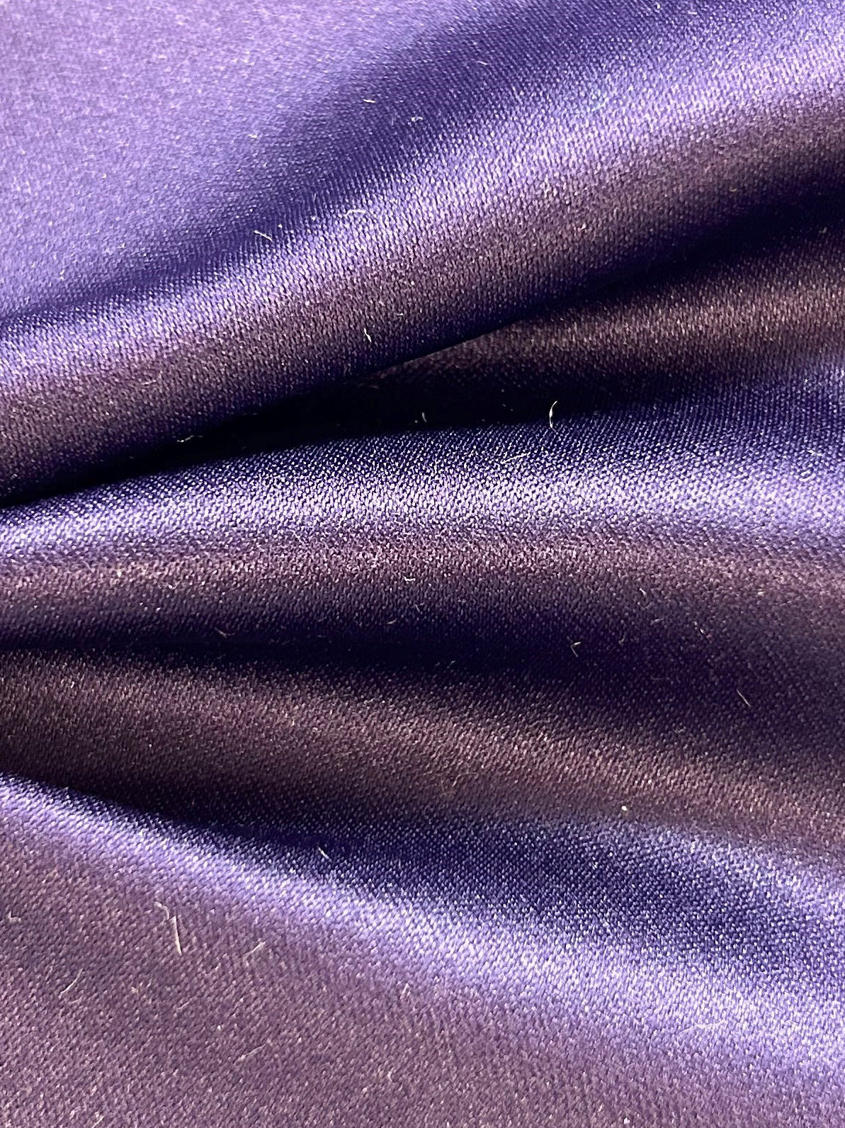 Amethyst-Polyestersatin – majestätisch