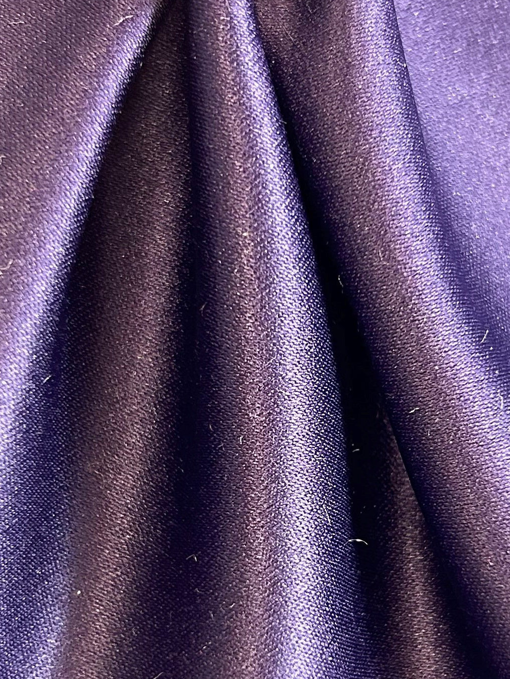 Amethyst-Polyestersatin – majestätisch