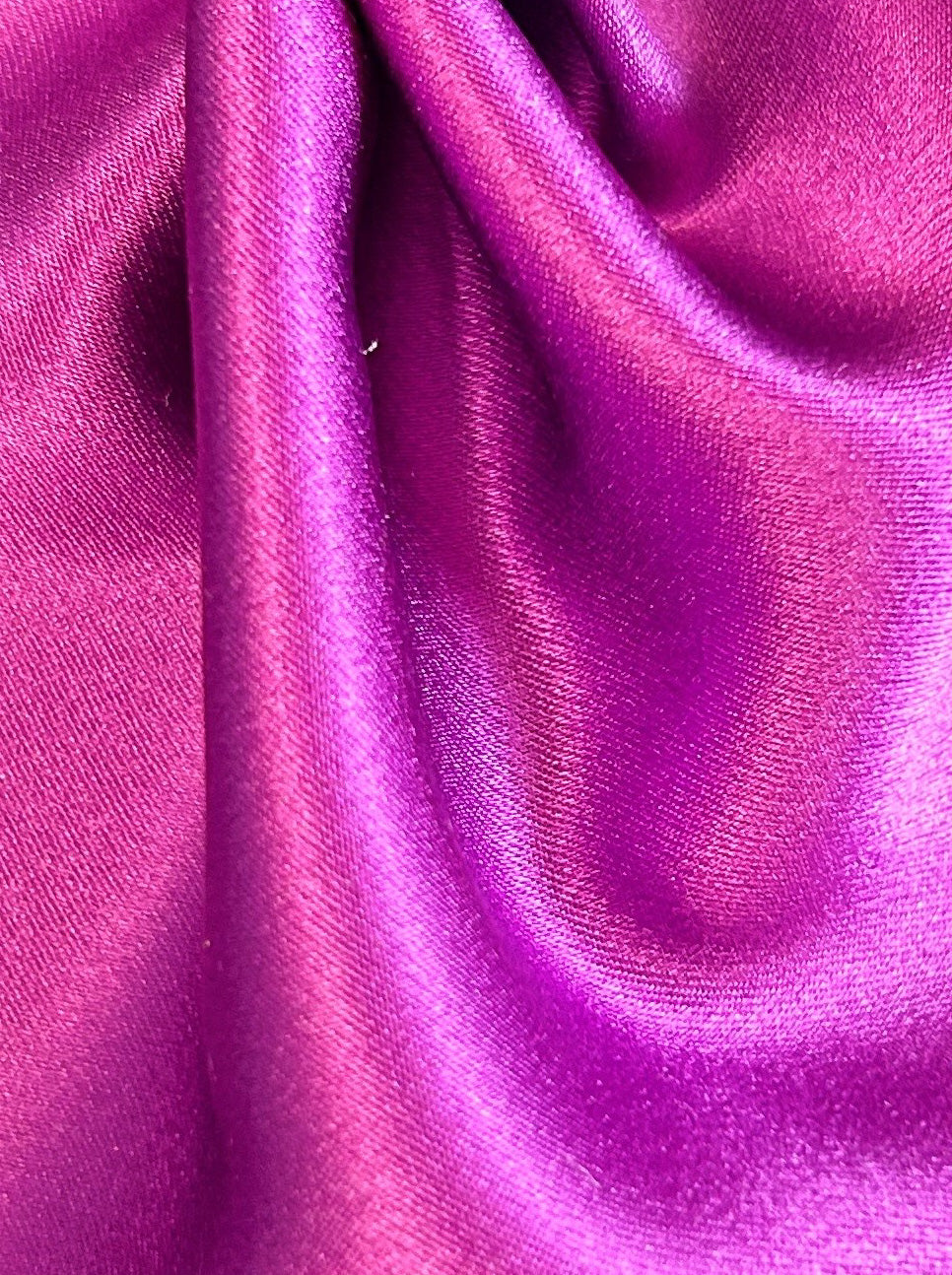 Amethyst-Seidensatin – Magnifique