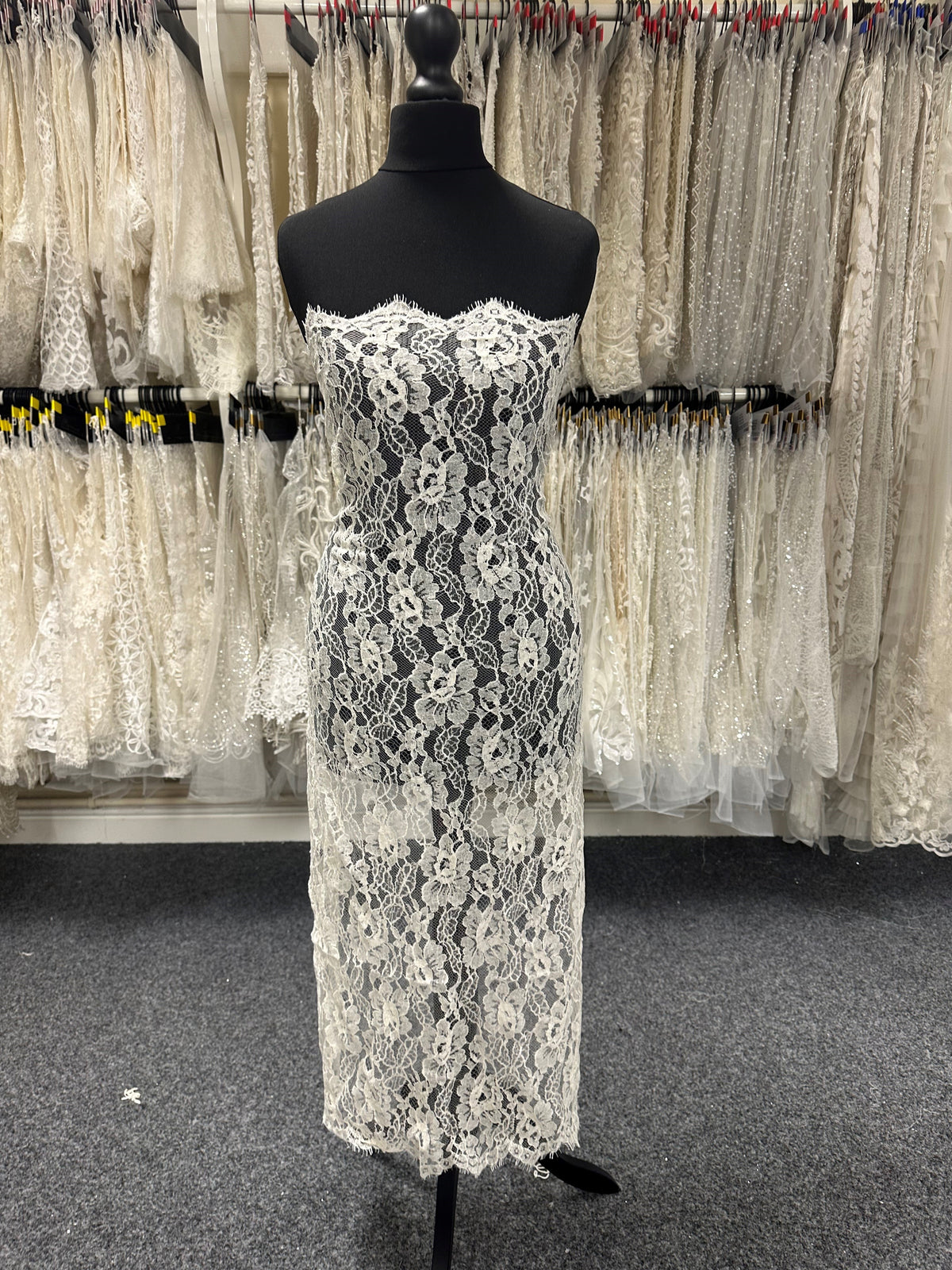 Elfenbeinfarbene Chantilly-Spitze – Amy