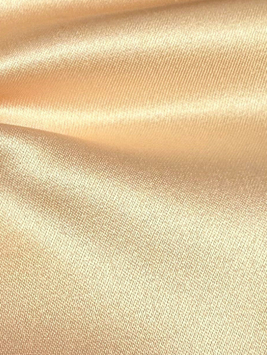 Aprikosenfarbener Polyestersatin – Classique