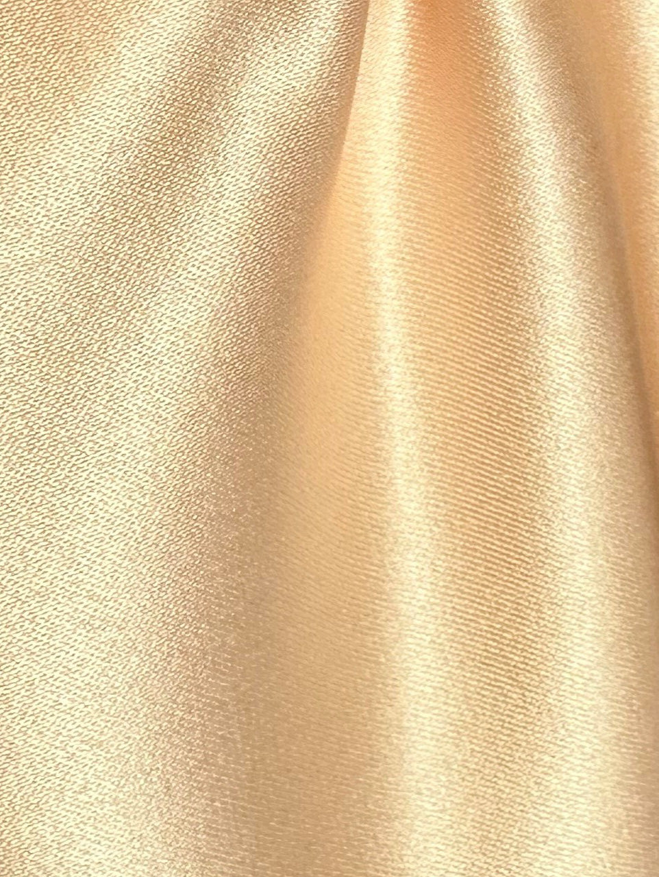 Aprikosenfarbener Polyestersatin – Classique