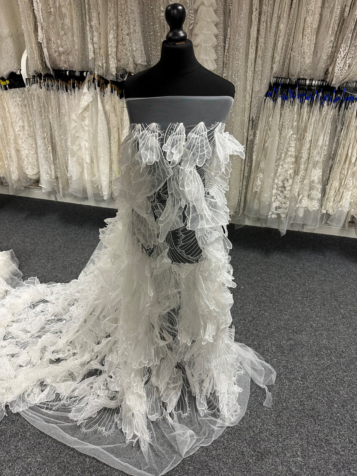 Elfenbeinfarbene 3D-Spitze – Fallon