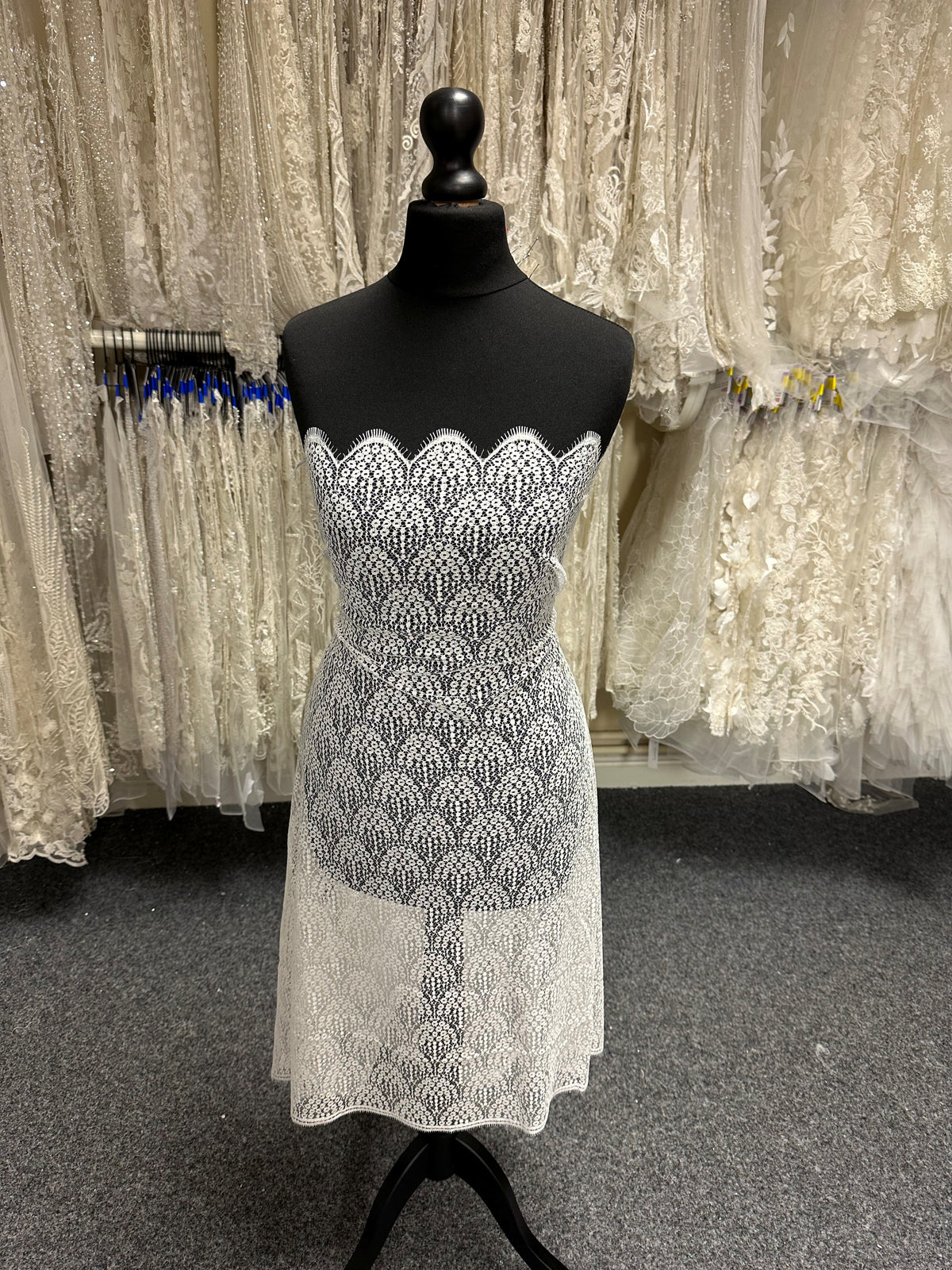 Elfenbeinfarbene Chantilly-Spitze - Bentley