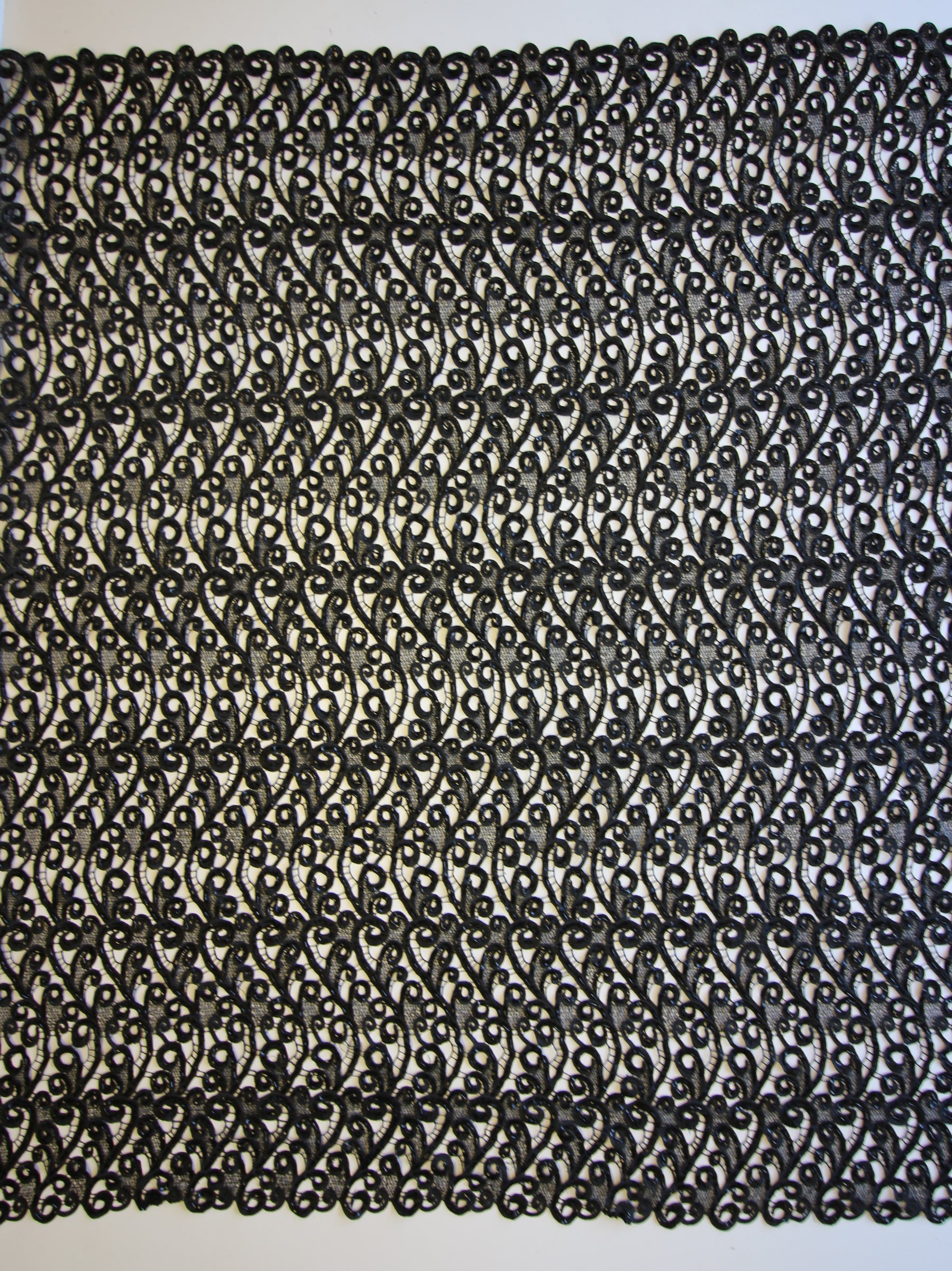 Schwarze Guipure-Spitze mit Perlen - Vaeda