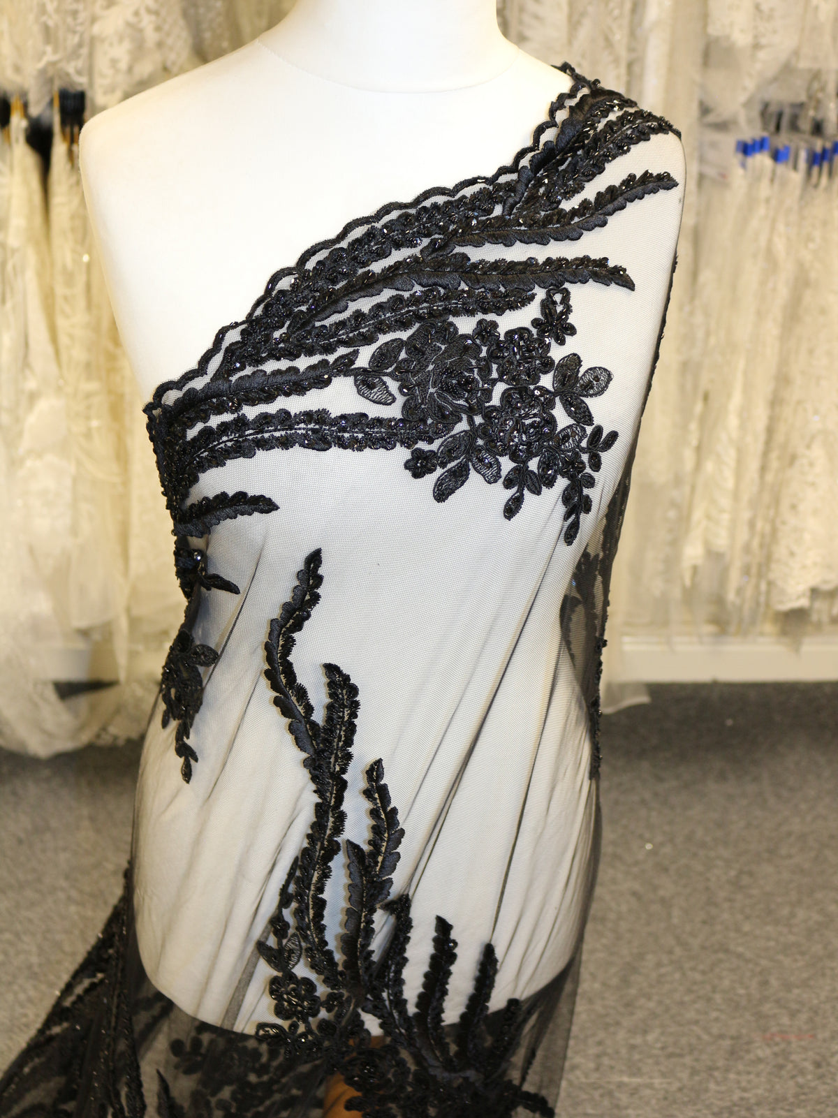 Schwarze Perlenstickereispitze - Fleur