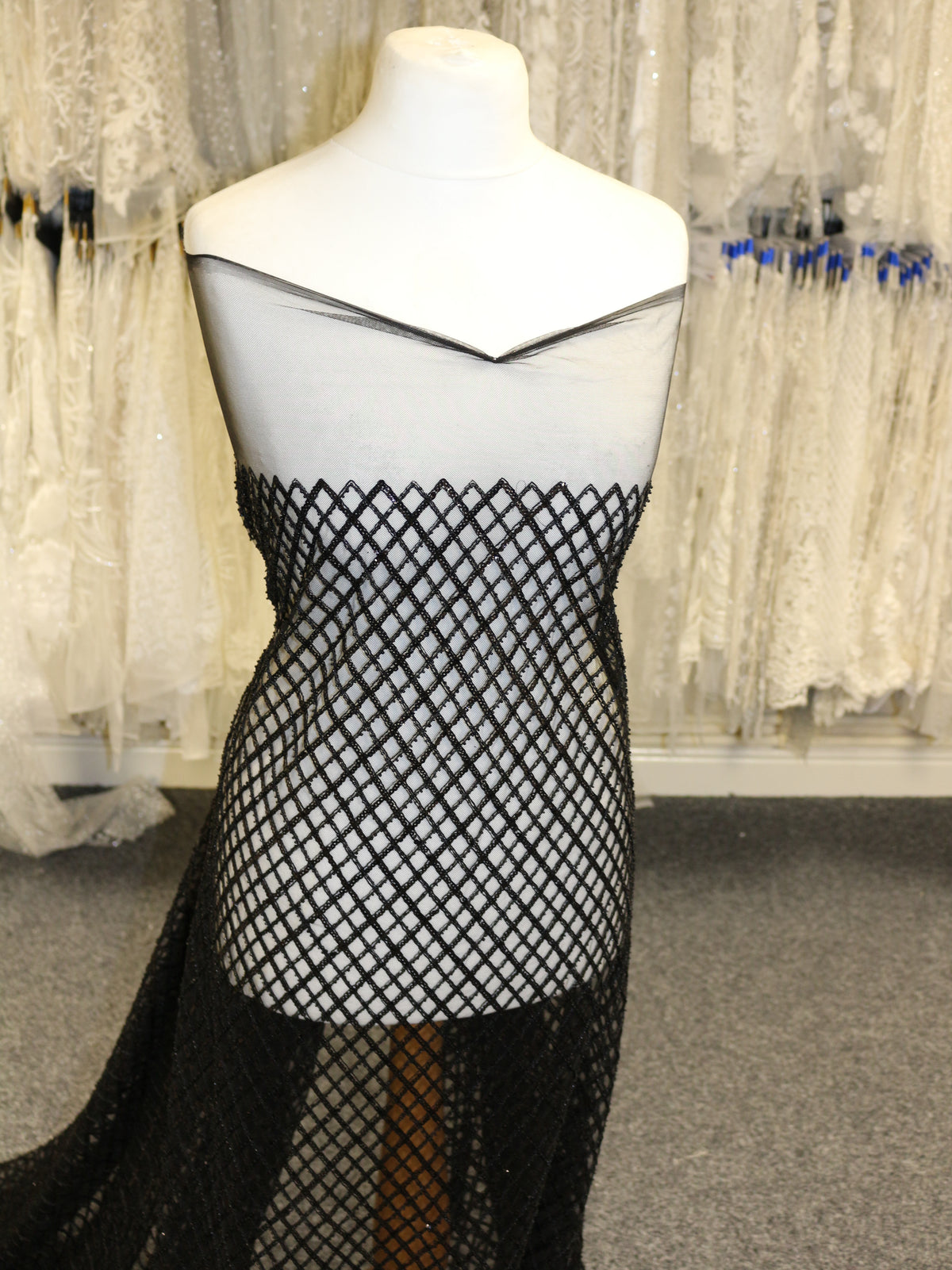 Schwarze Paillettenspitze – Odelia