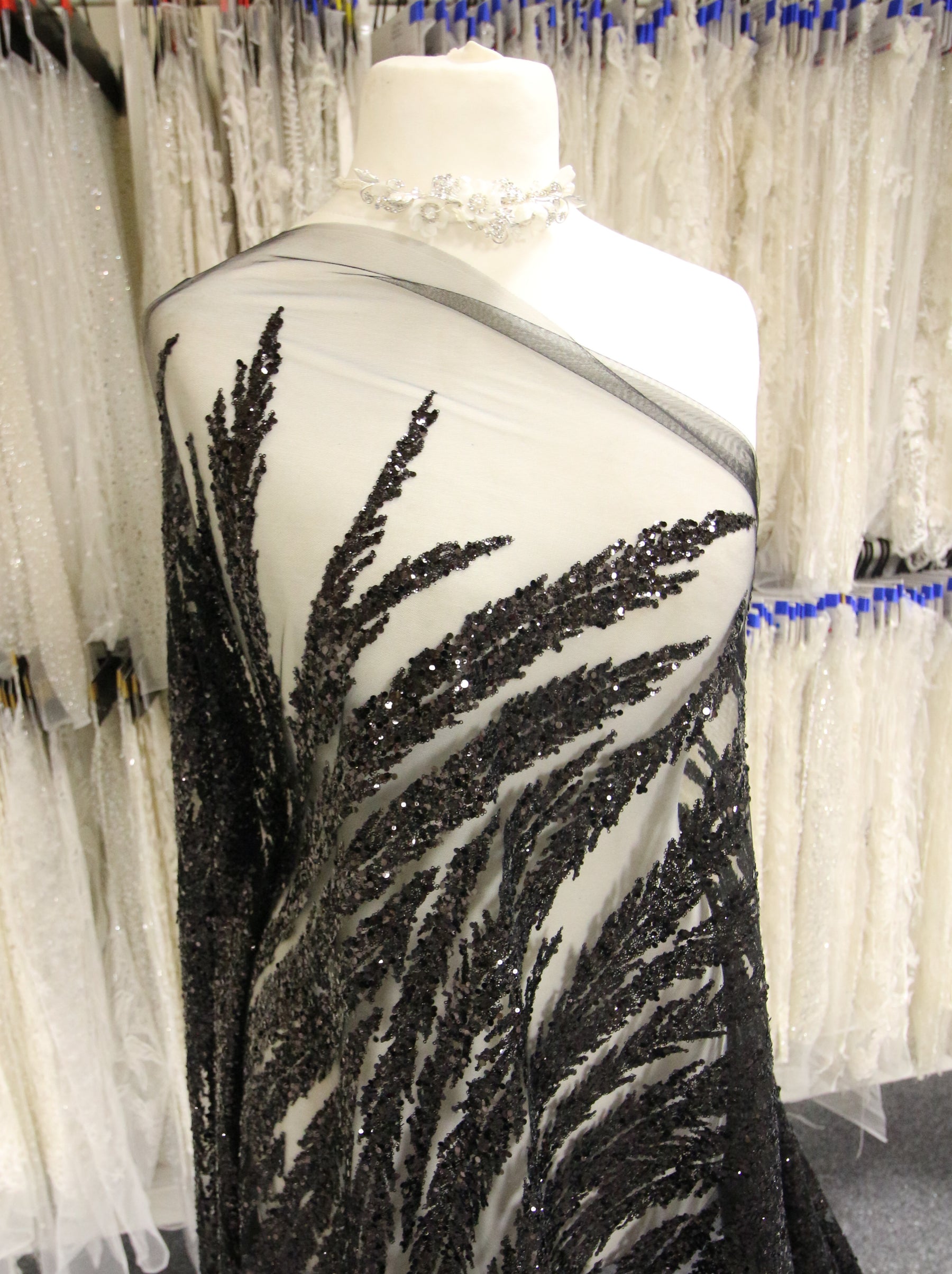 Schwarze Pailletten-Glitzerspitze – Divine