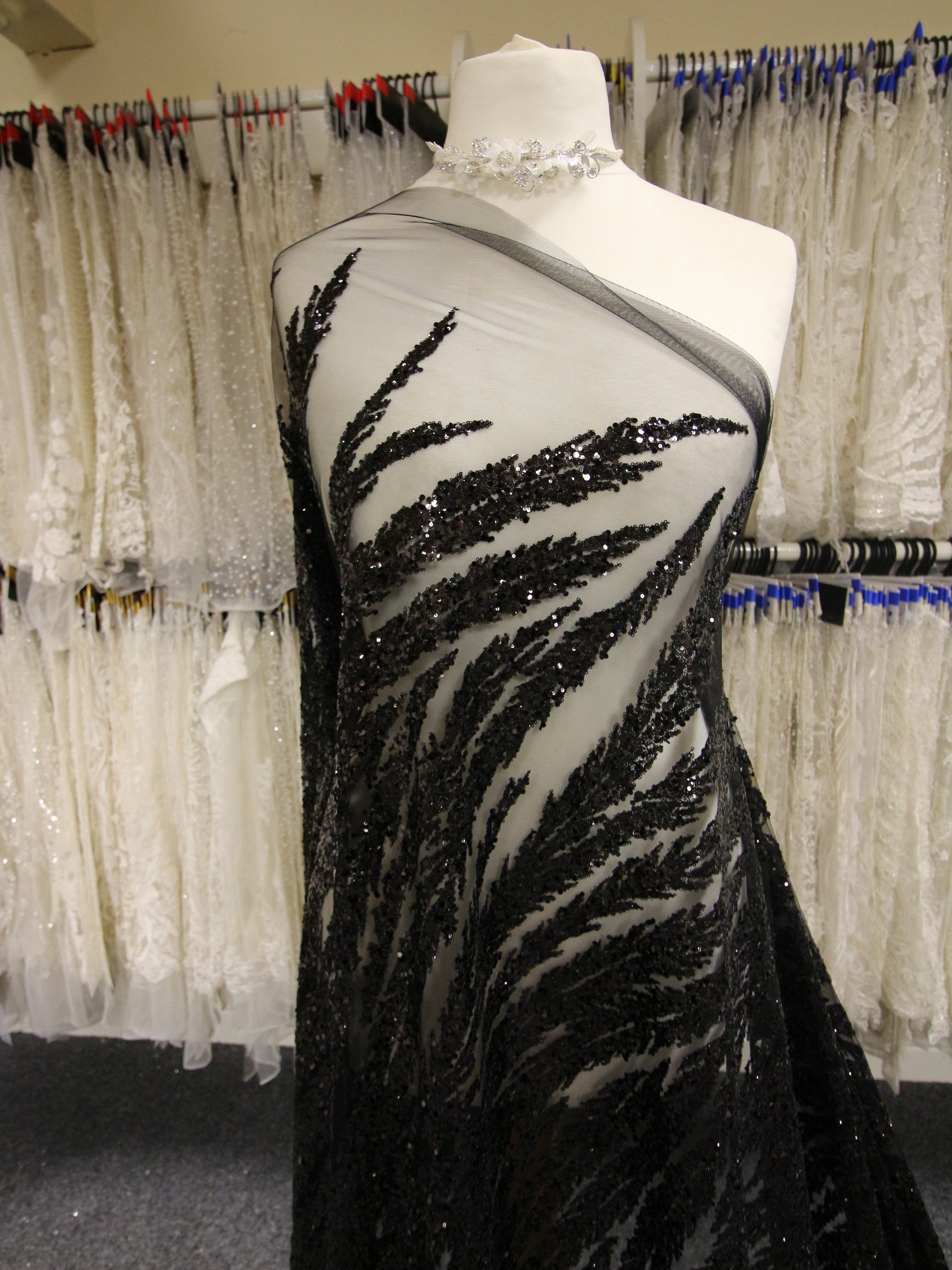 Schwarze Pailletten-Glitzerspitze – Divine