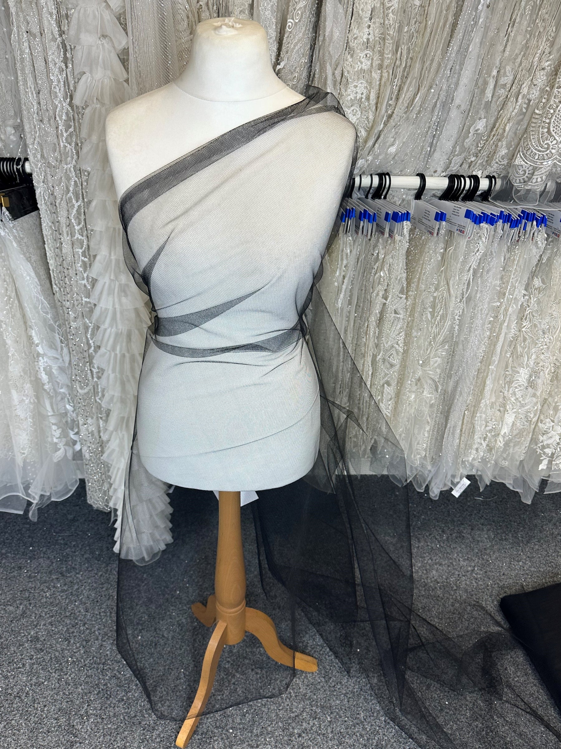 Schwarzes, weiches Tüllkleid - Symphony