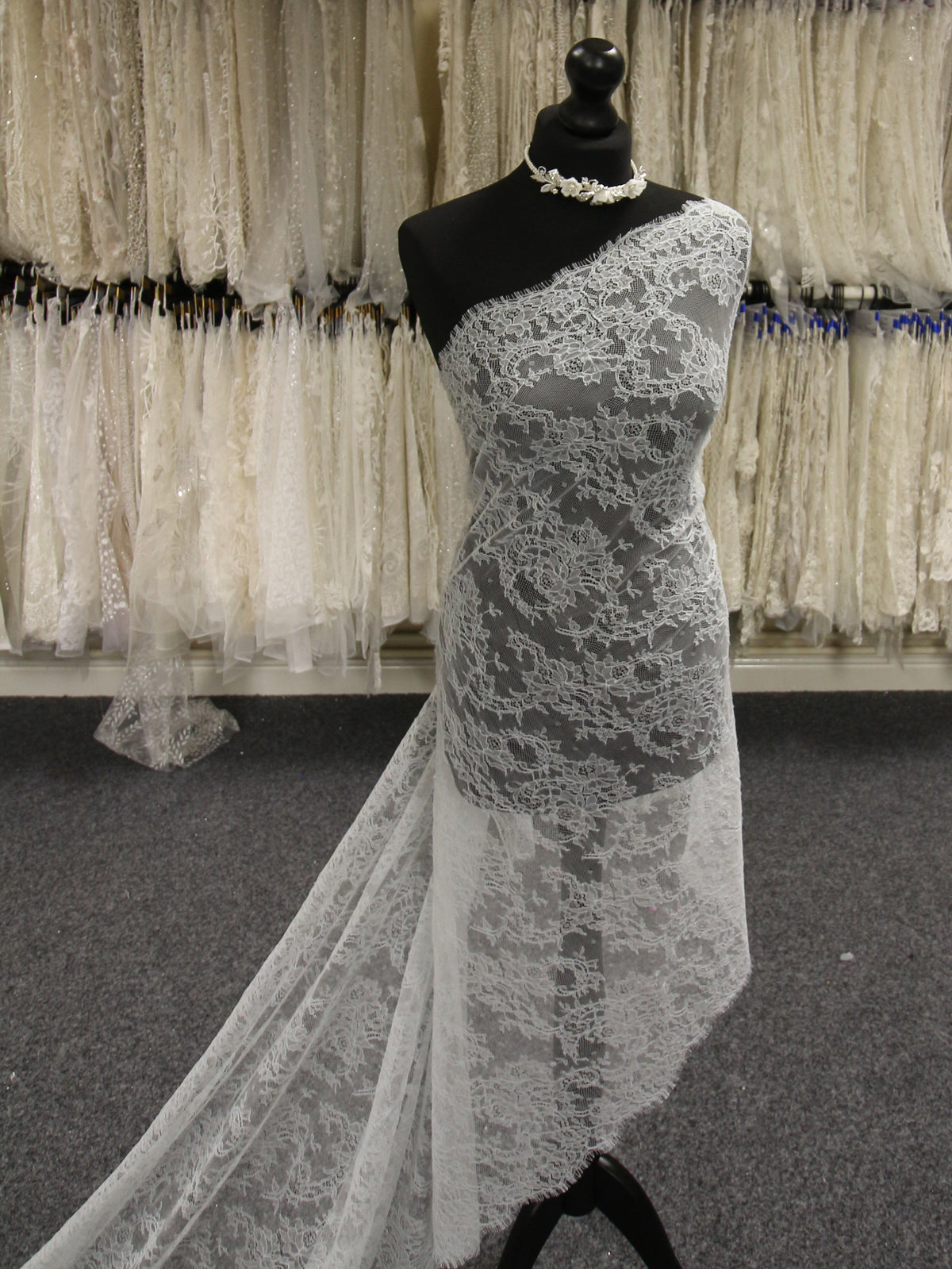 Blaue Chantilly-Spitze – Westlyn