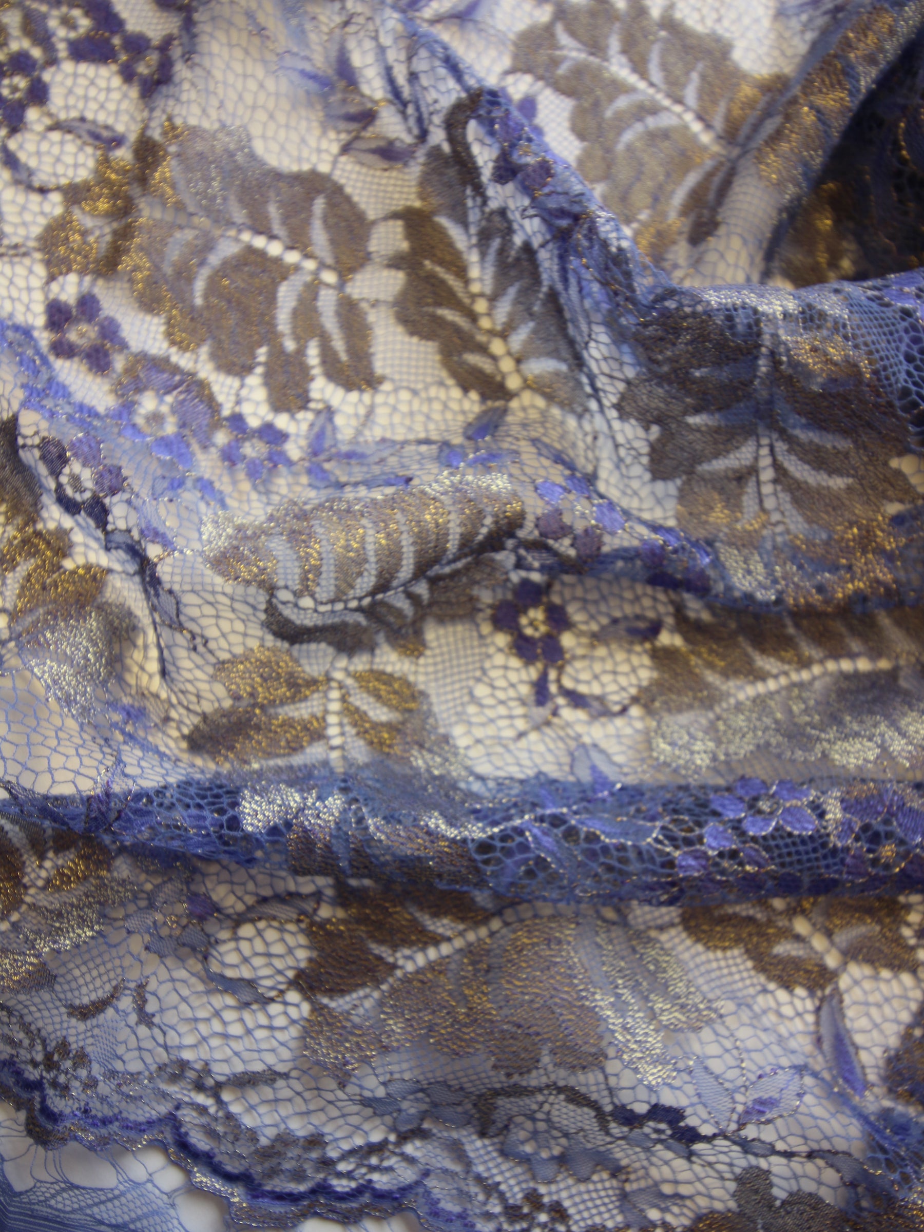 Blaue Raschelspitze – Wren