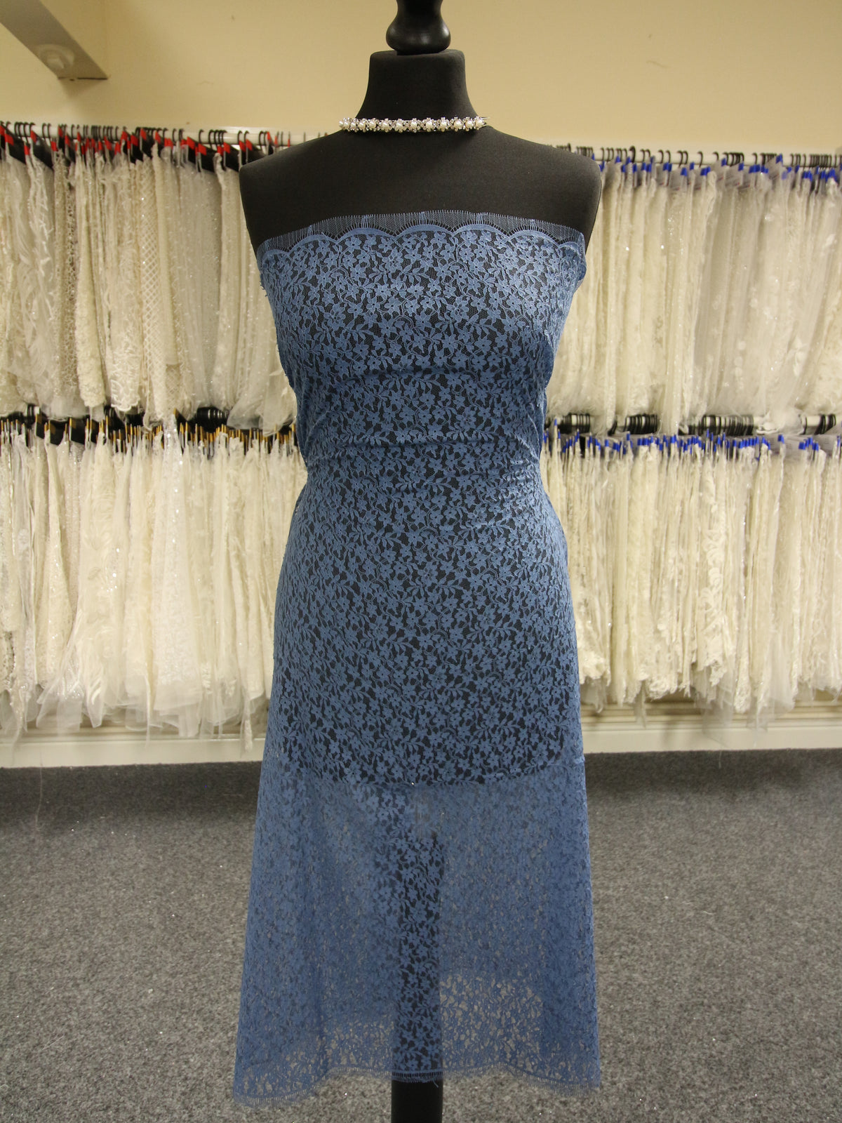 Blaue Chantilly-Spitze – Solange