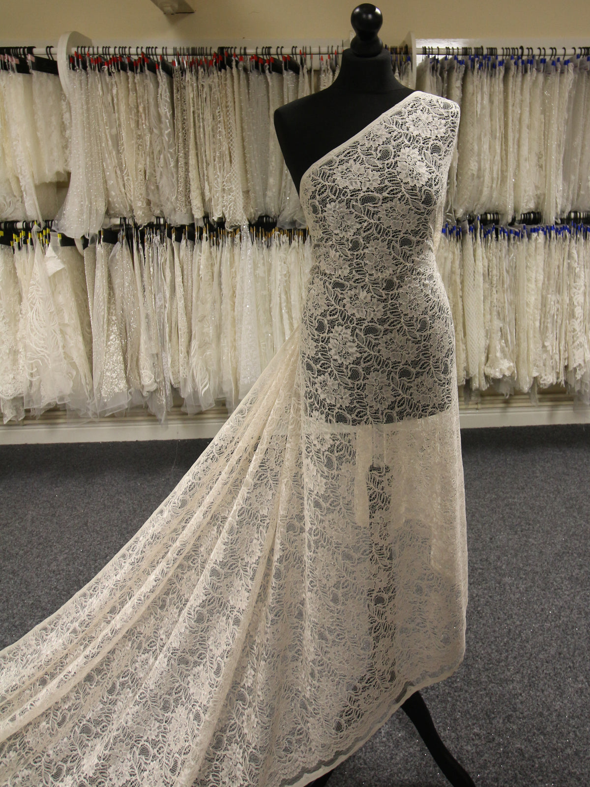 Zartrosa schnurgebundene Spitze – Sinead