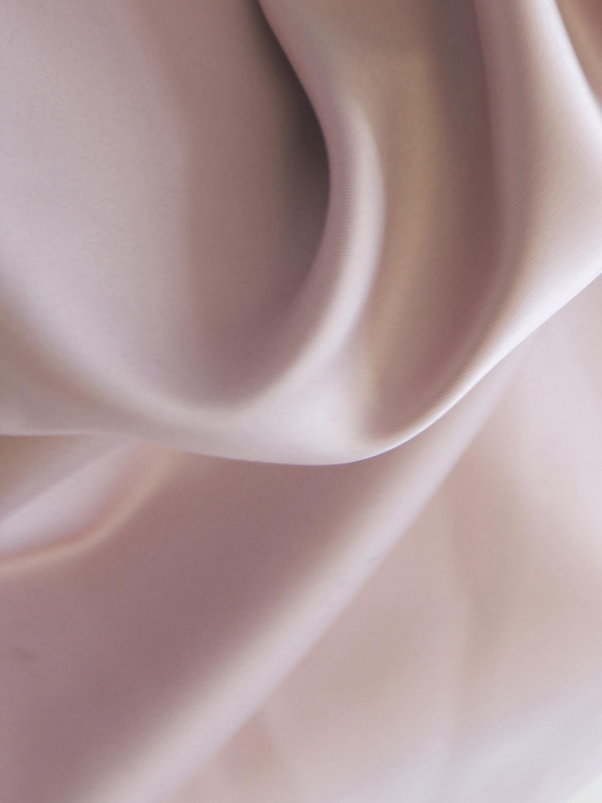 Blassrosa Polyester-Satin – majestätisch