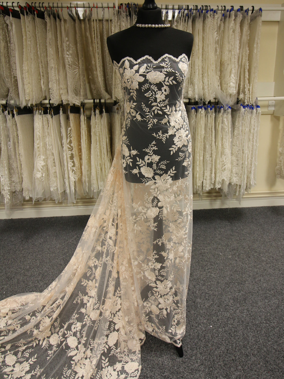 Errötende bestickte Spitze – Cameron