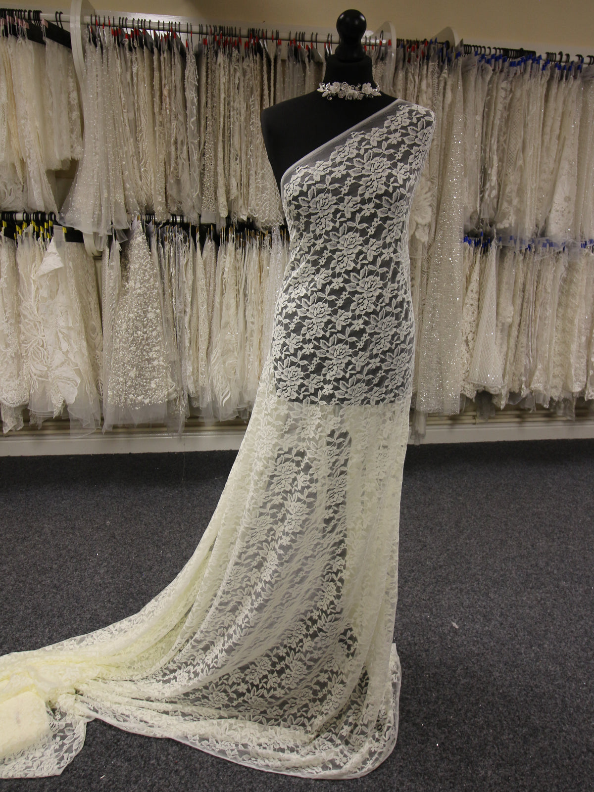 Elfenbeinfarbene Raschel-Stretchspitze – Evie