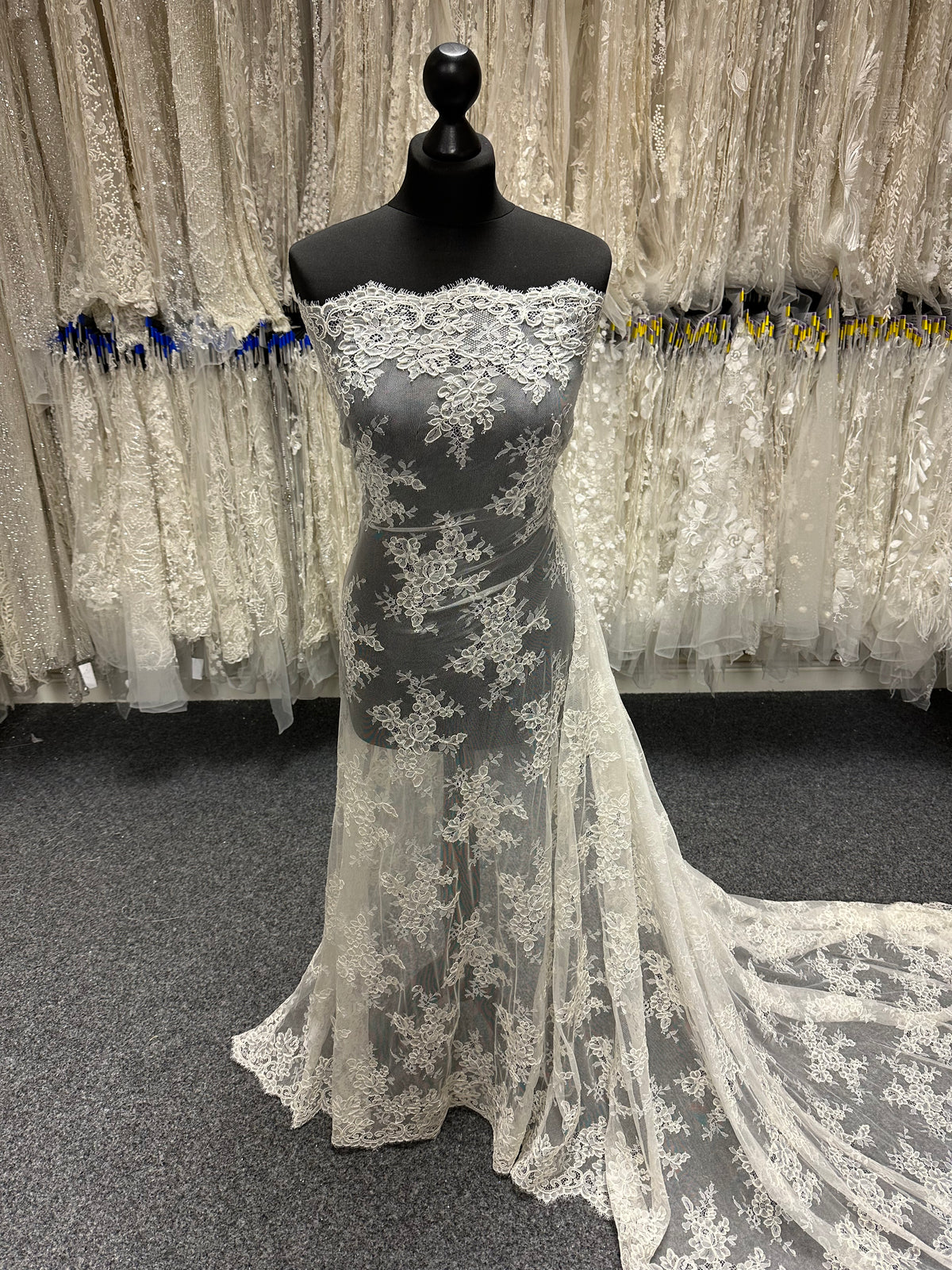 Elfenbeinfarbene Kordelspitze – Lehrer