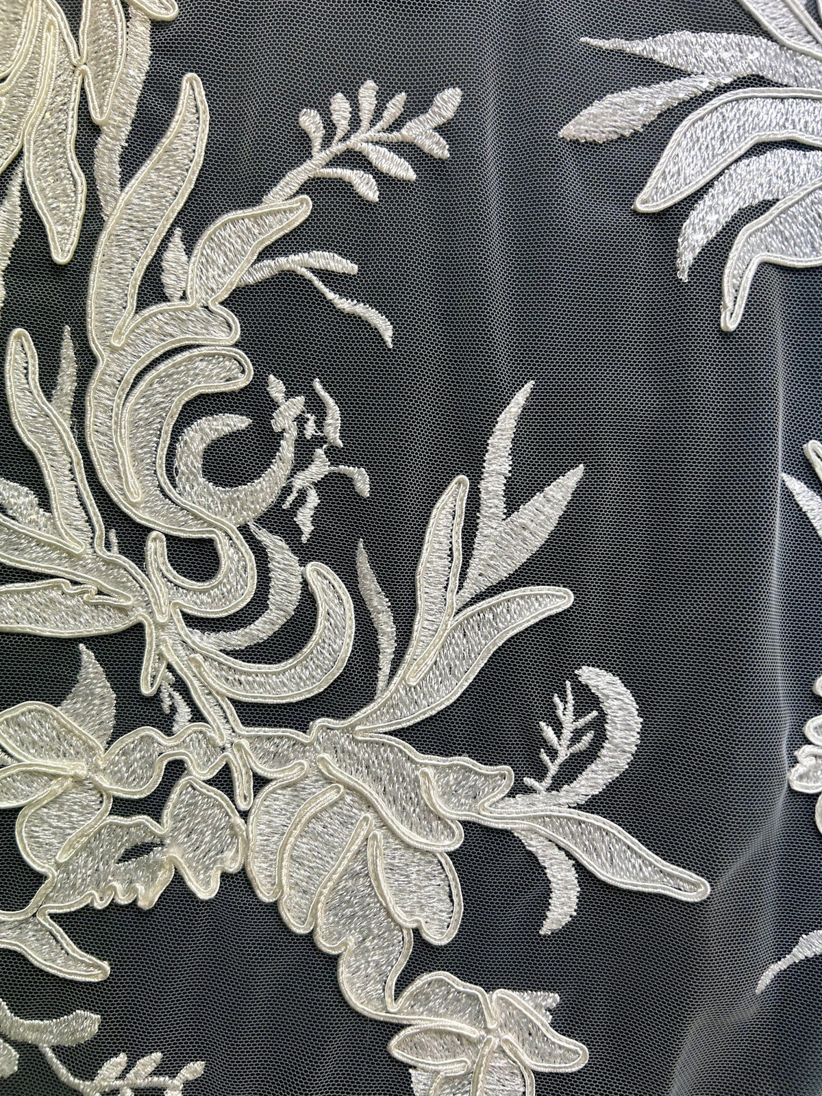 Elfenbeinfarbene Kordel-Stickspitze – Calisto