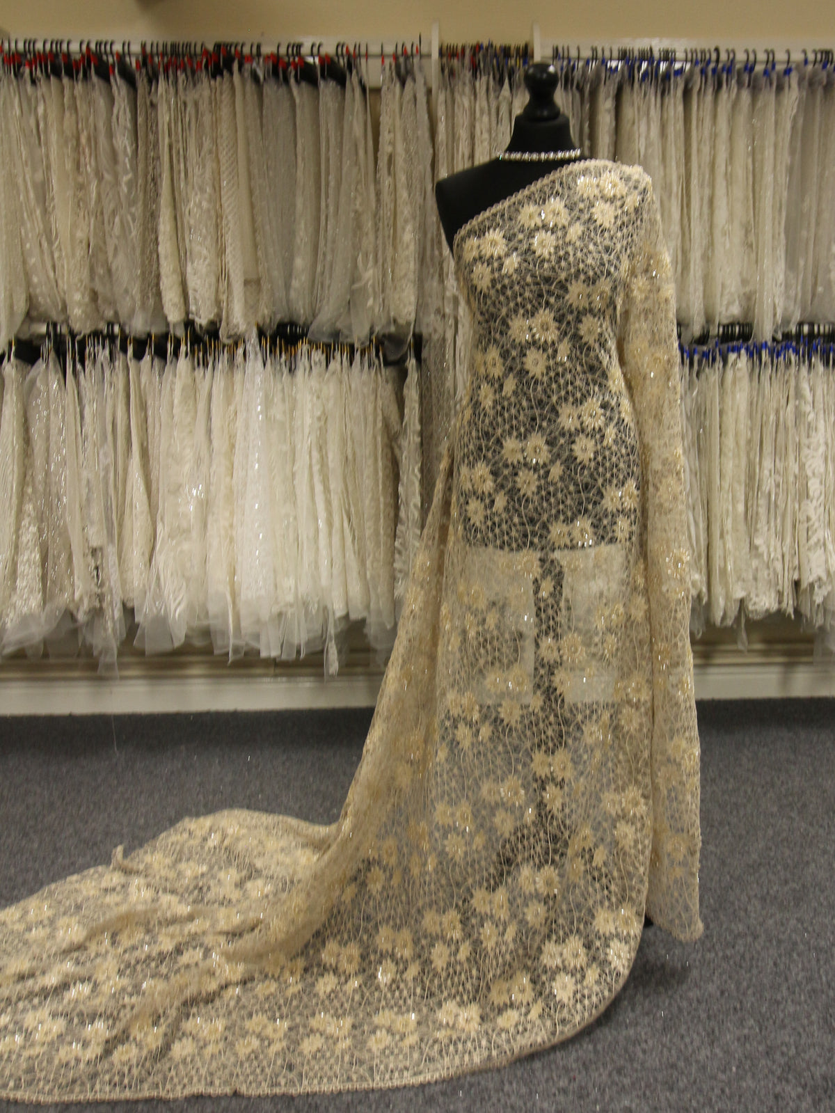 Champagnerfarbene Perlenspitze – Louanda