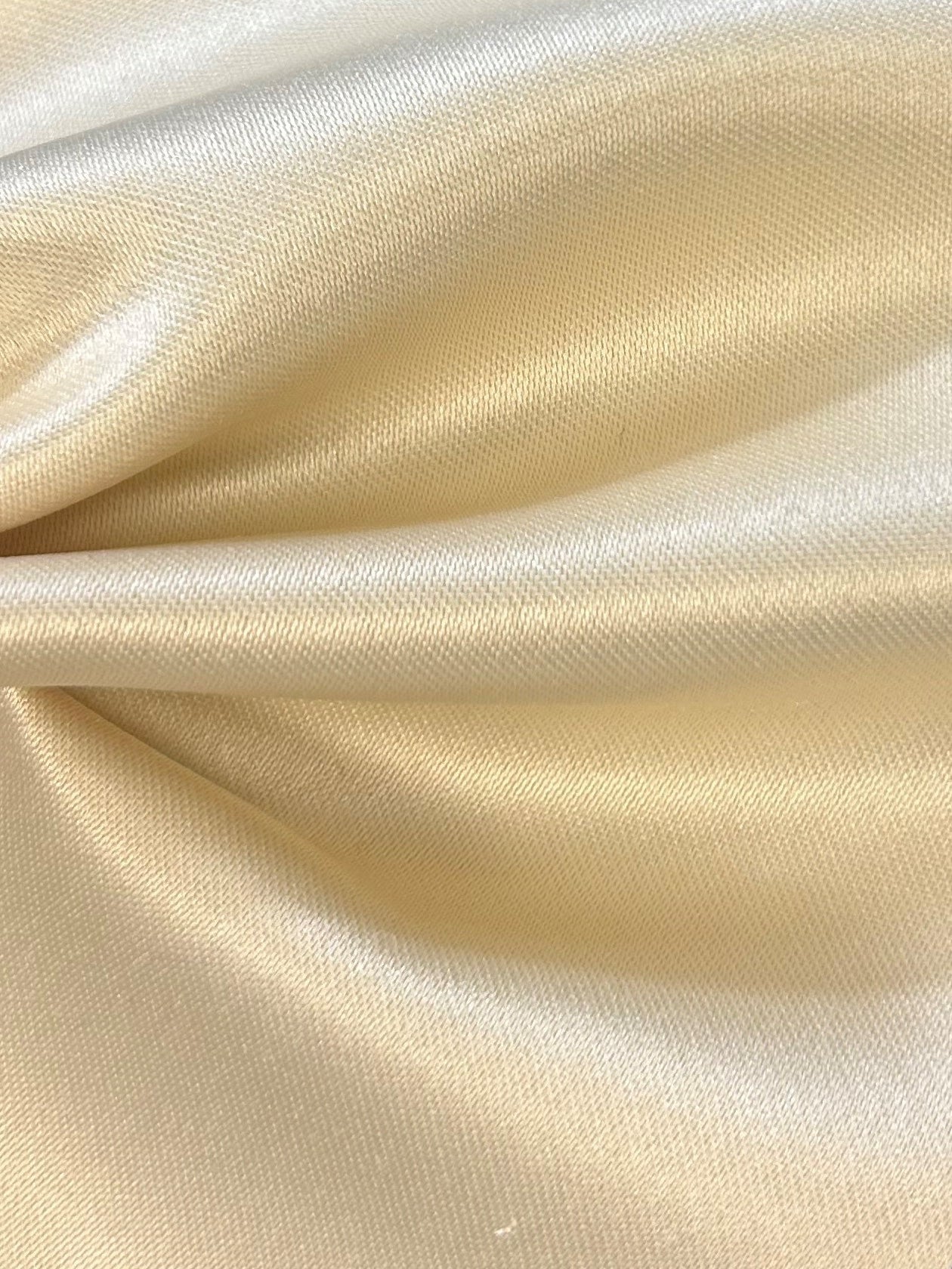 Champagnerfarbener Polyestersatin – Majestic