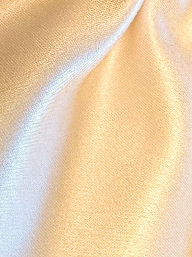 Champagnerfarbener Polyestersatin – Classique