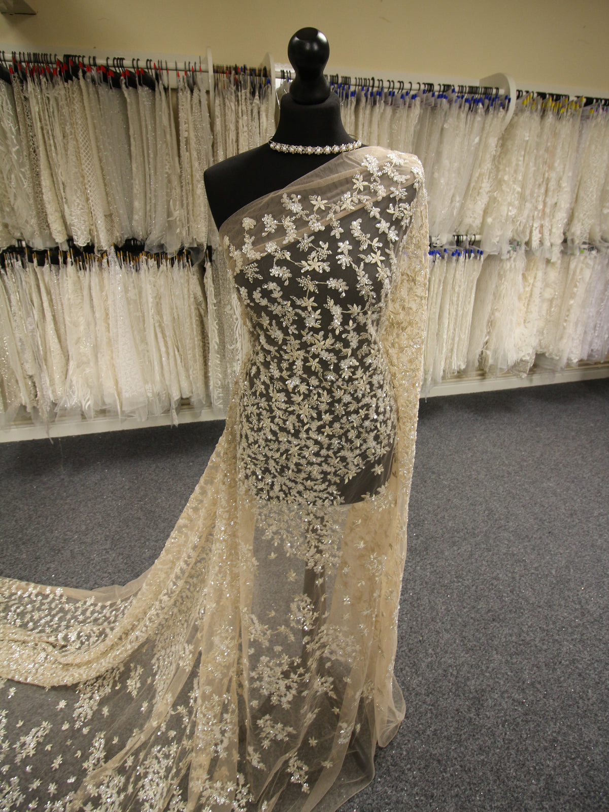 Champagnerfarbene Perlenspitze – Manuella