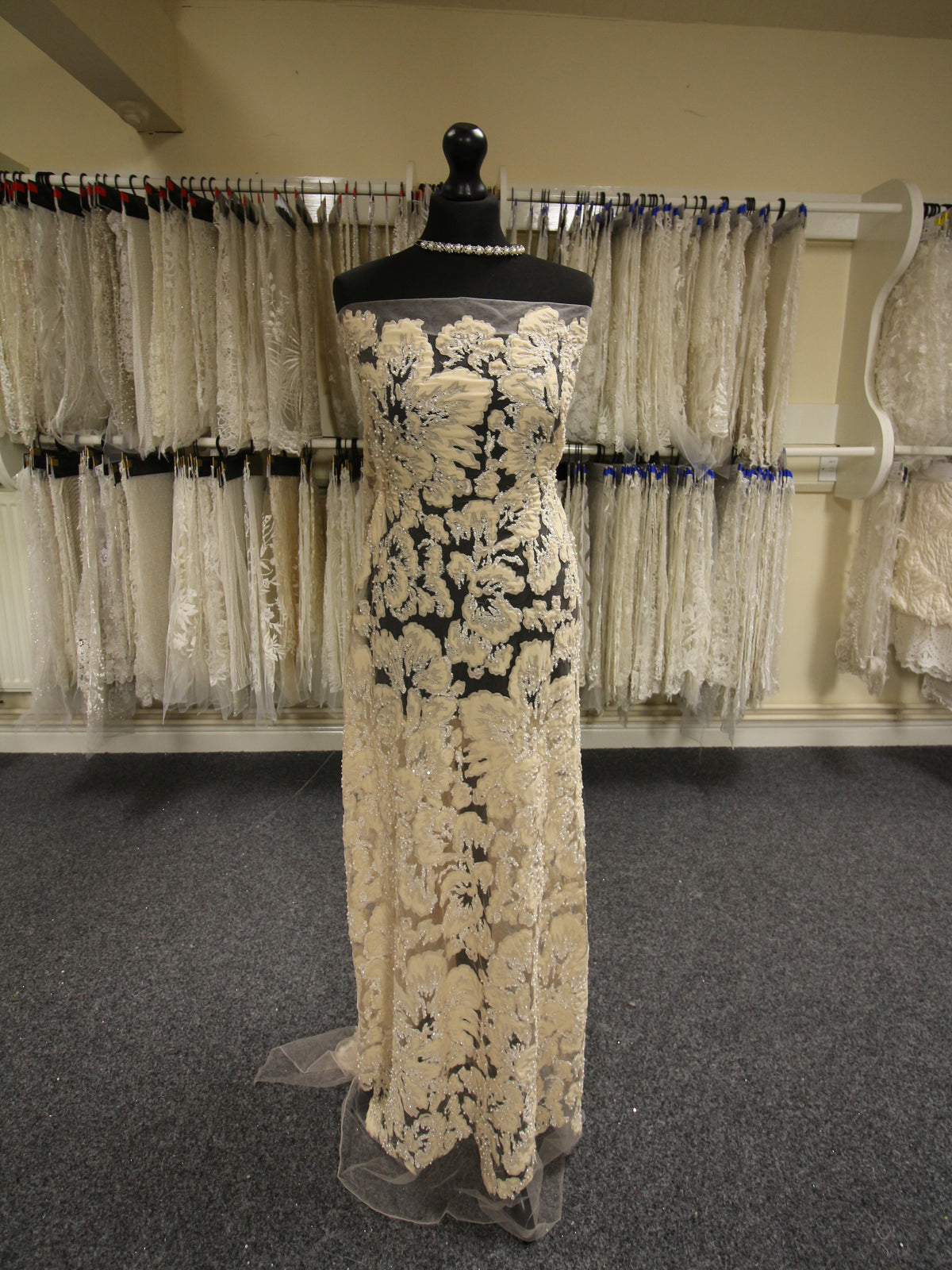 Champagnerverzierte Spitze – Allie