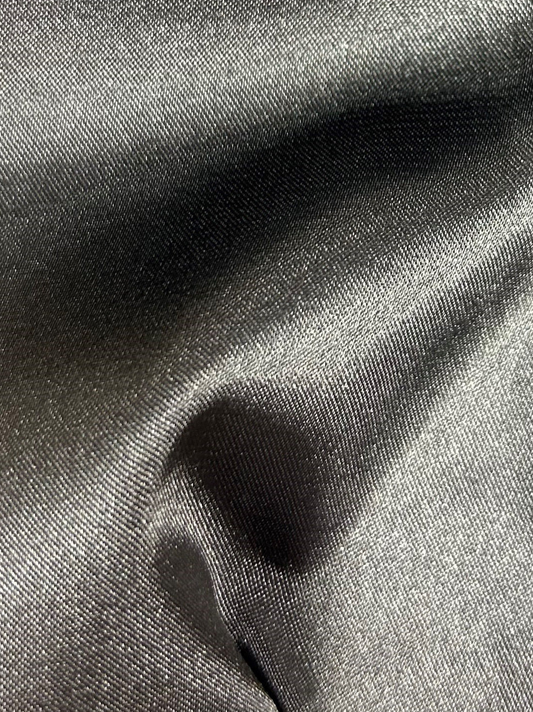 Anthrazitfarbener Polyester-Stretch-Satin – Empathy