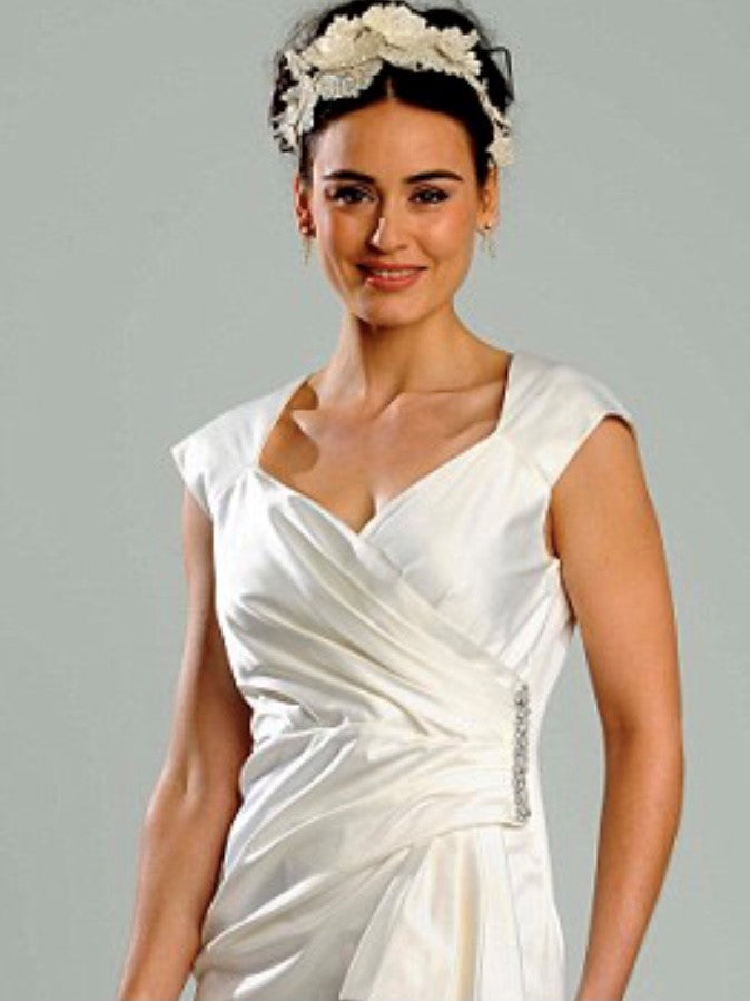 Weißer Polyestersatin – Charity