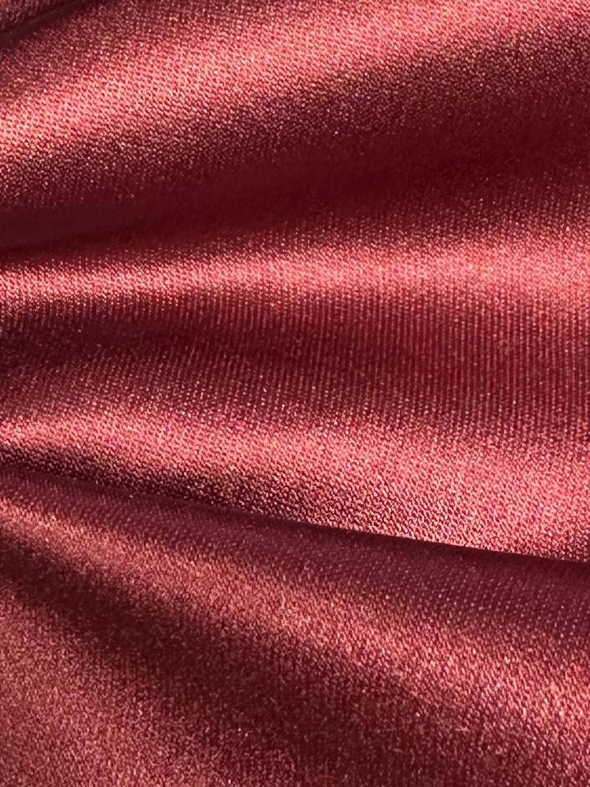 Weinroter Polyestersatin – Classique