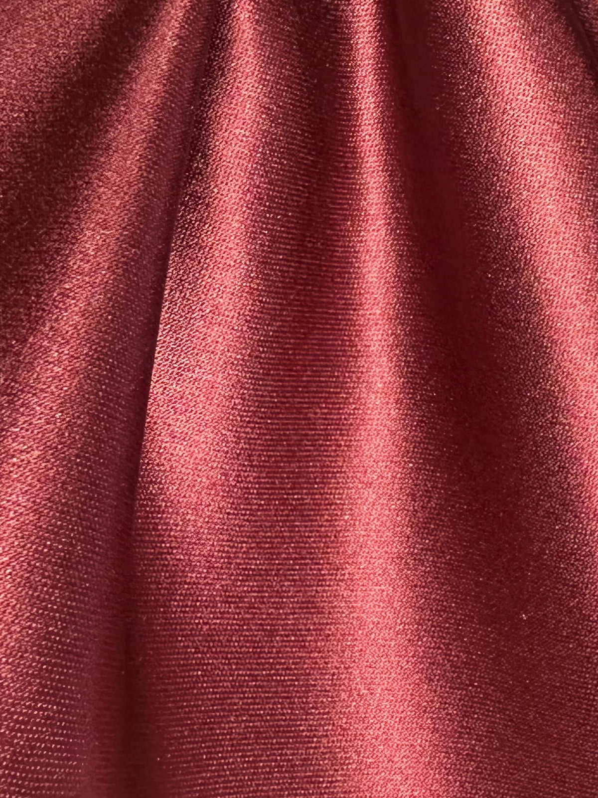 Weinroter Polyestersatin – Classique