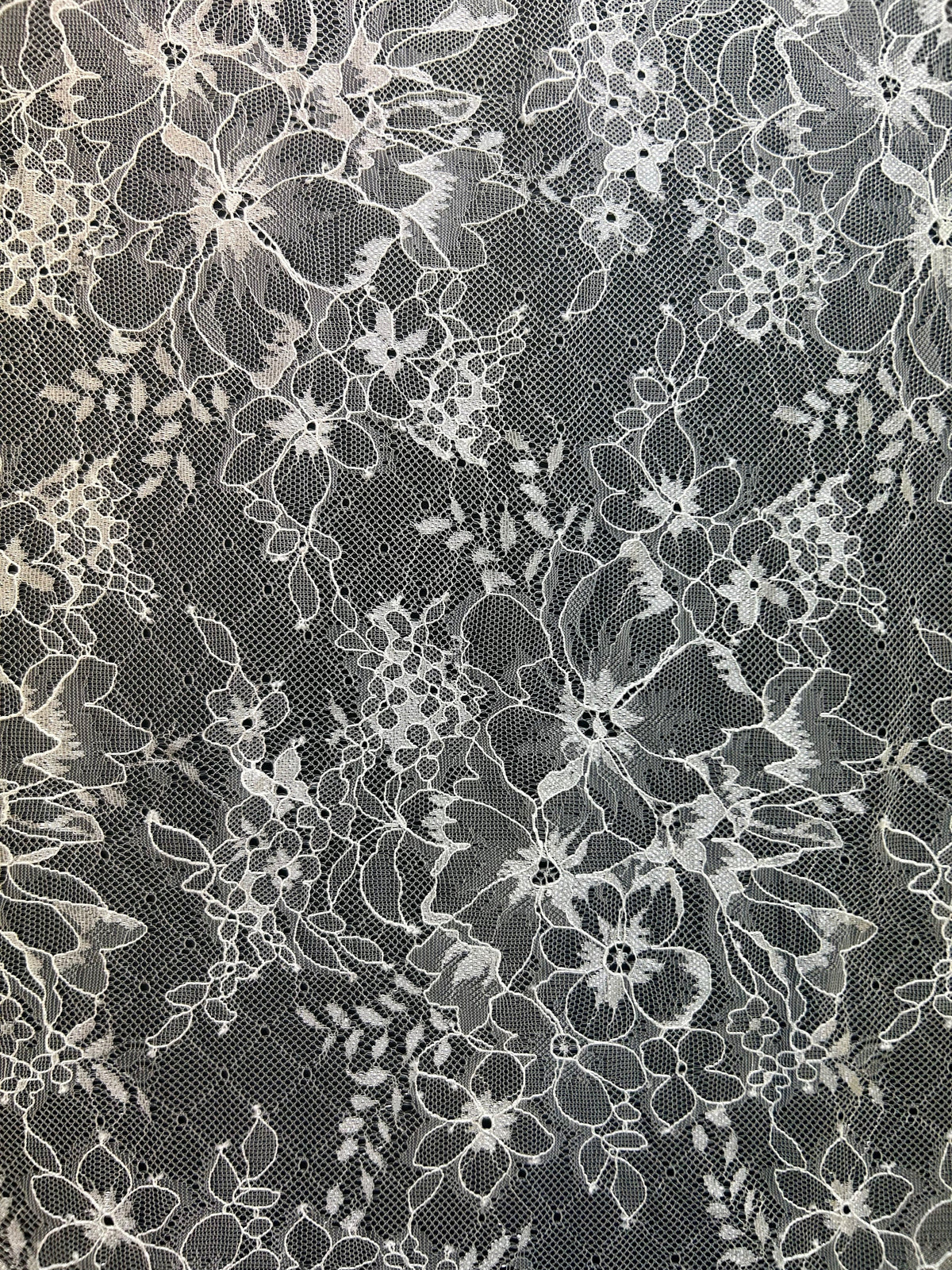 Elfenbeinfarbene Raschelspitze – Clio