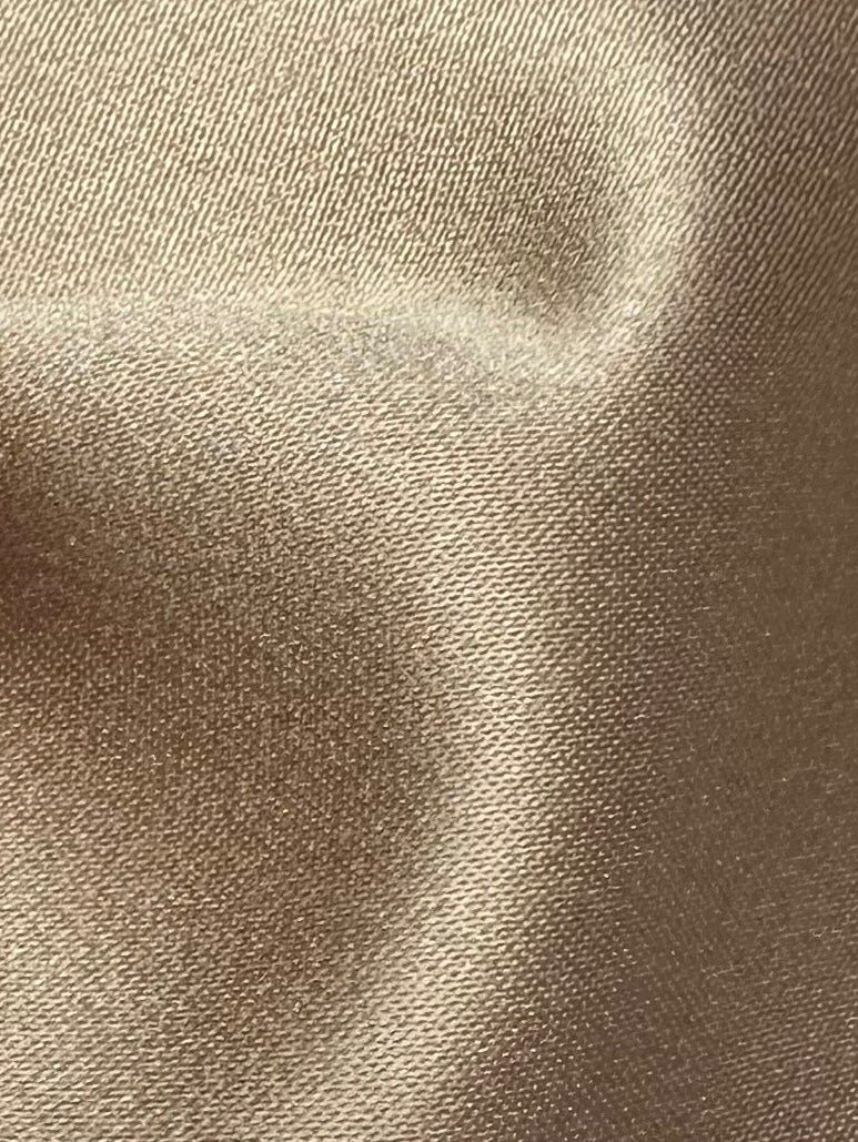 Kaffeefarbener Polyestersatin – Classique