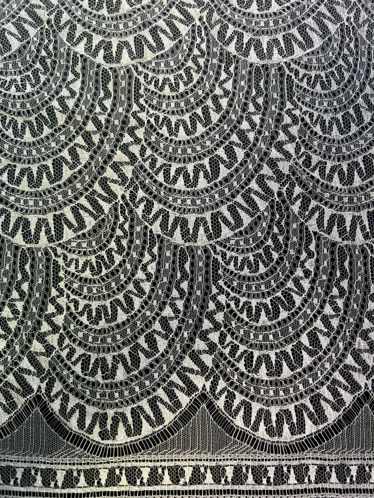 Elfenbeinfarbene Chantilly-Spitze – Komfort