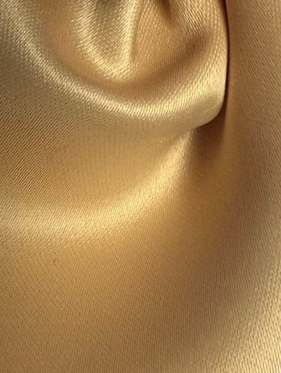 Goldfarbener Polyester-Satin – Scenery