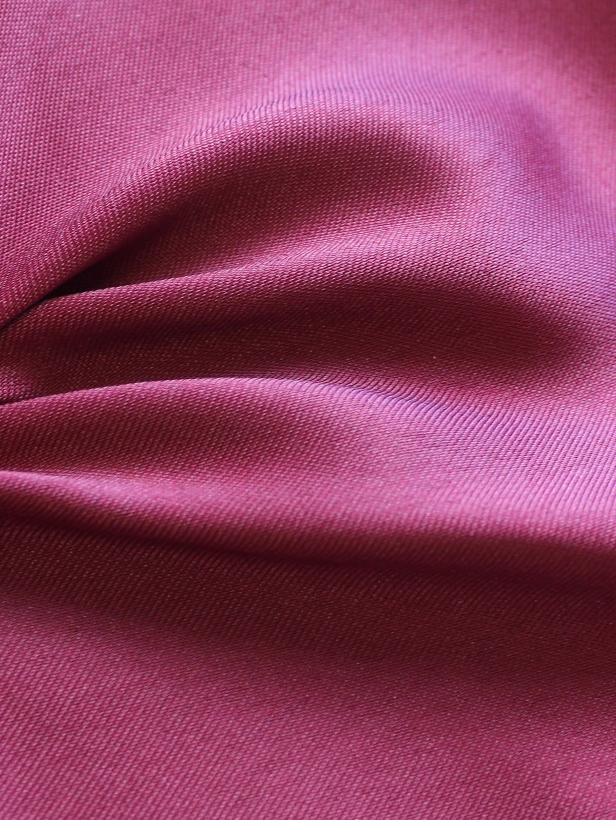 Weinroter Polyester-Duchesse-Satin – Scenery (P40)