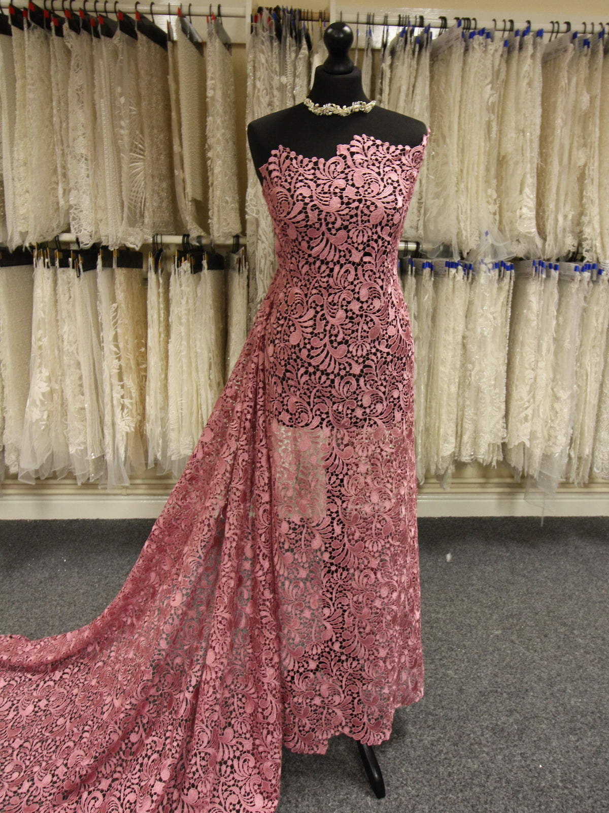 Korallenfarbene Guipure-Spitze – Theresa