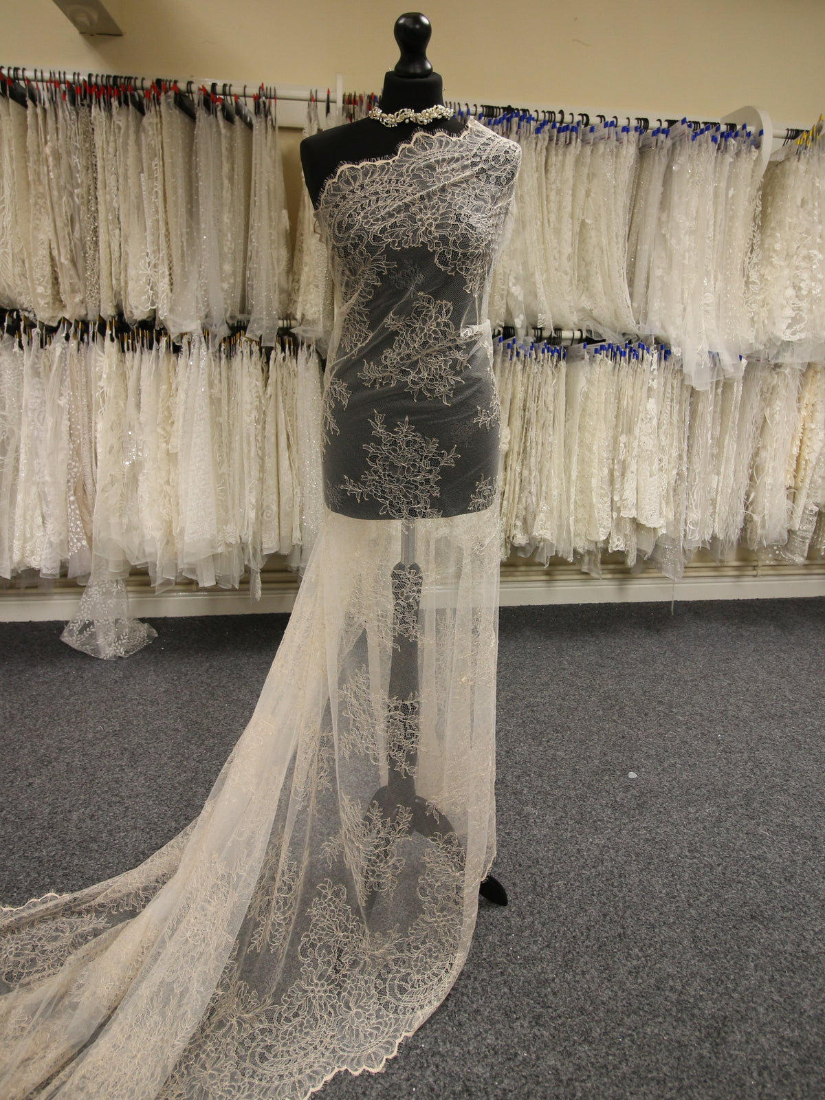 Champagner-Raschel-Spitze – Coralie