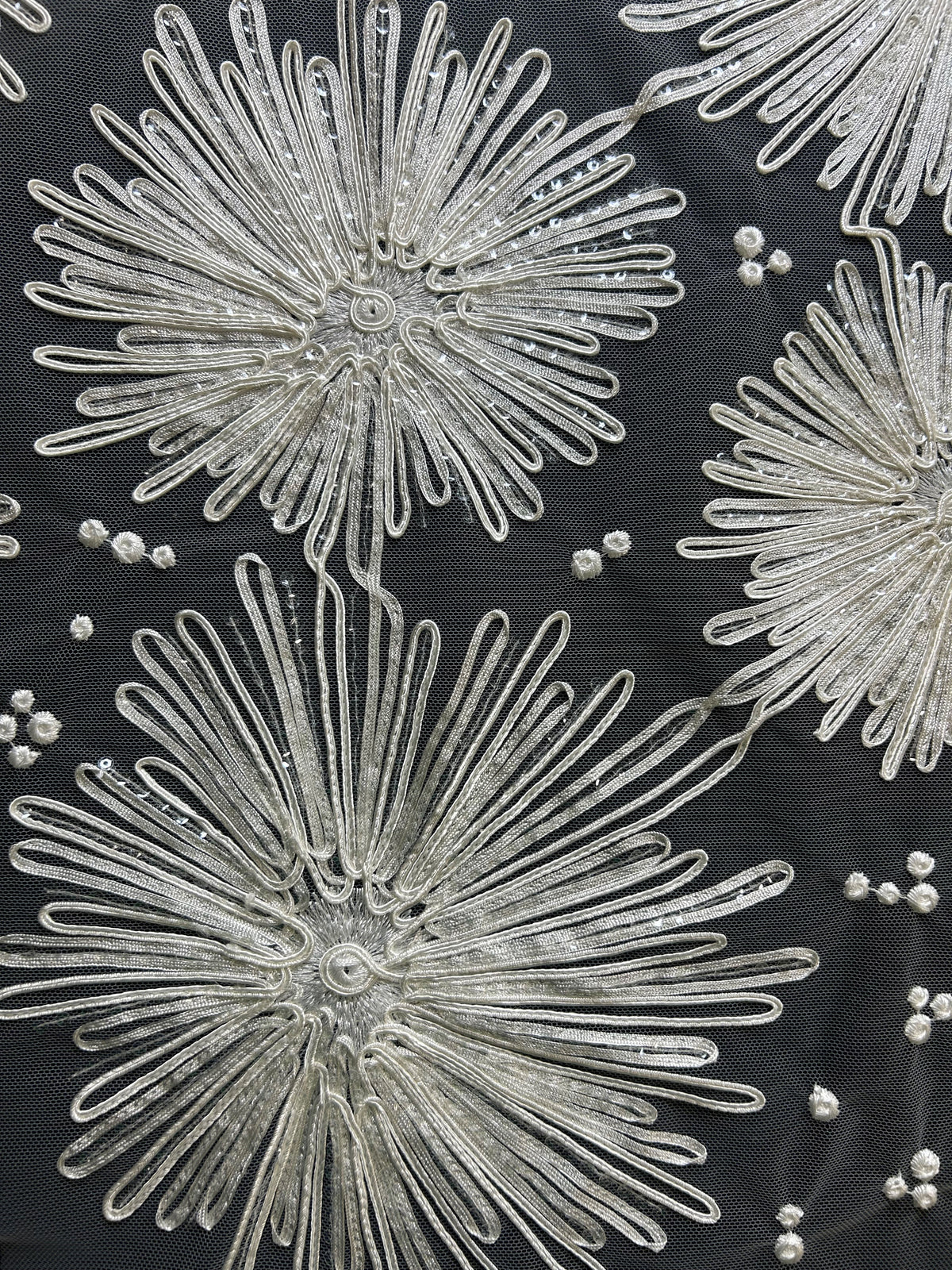 Elfenbeinfarbene Kordel- und Paillettenspitze – Danuta